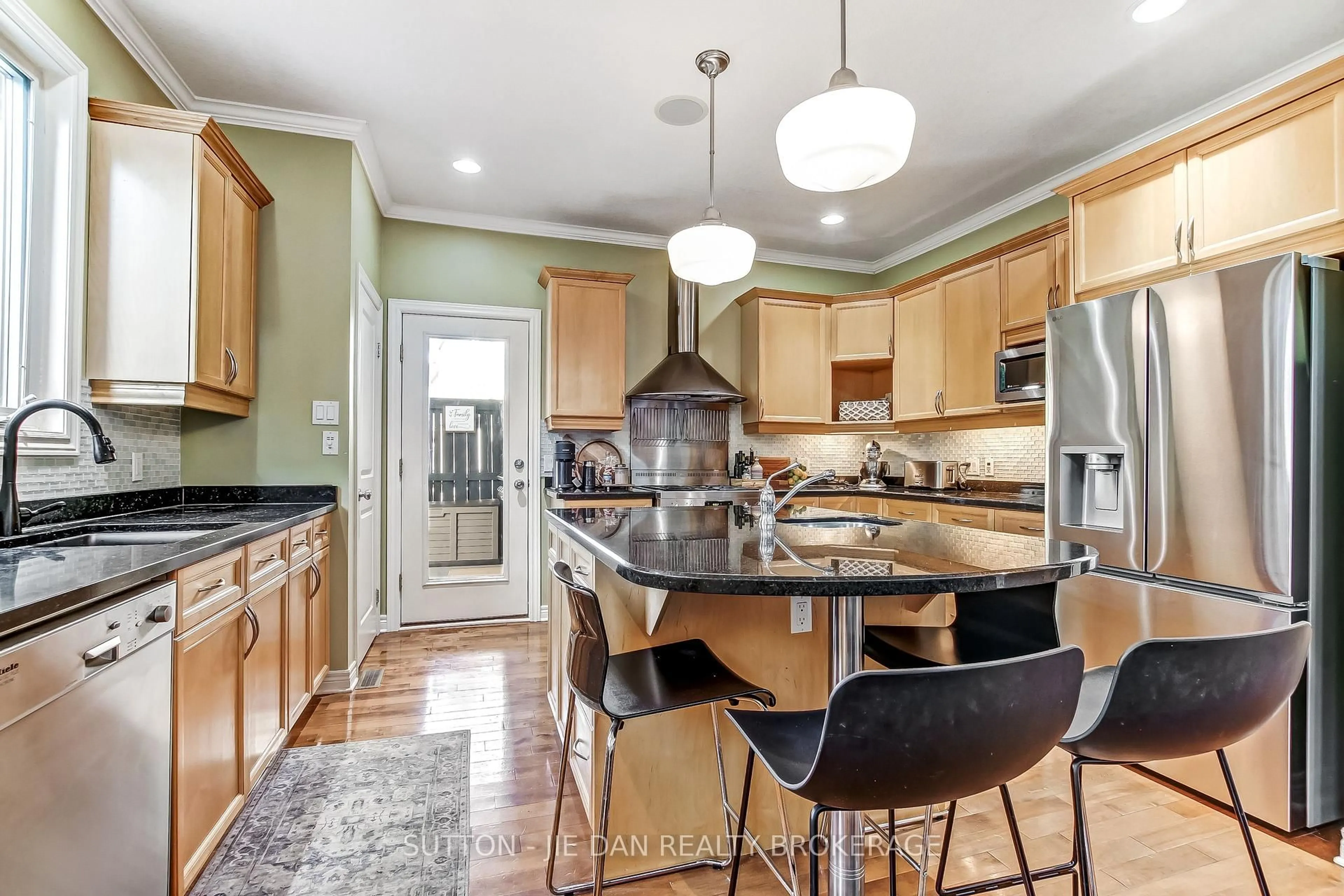 Open concept kitchen, unknown for 369 KINGBIRD Crt, London North Ontario N5X 4H6