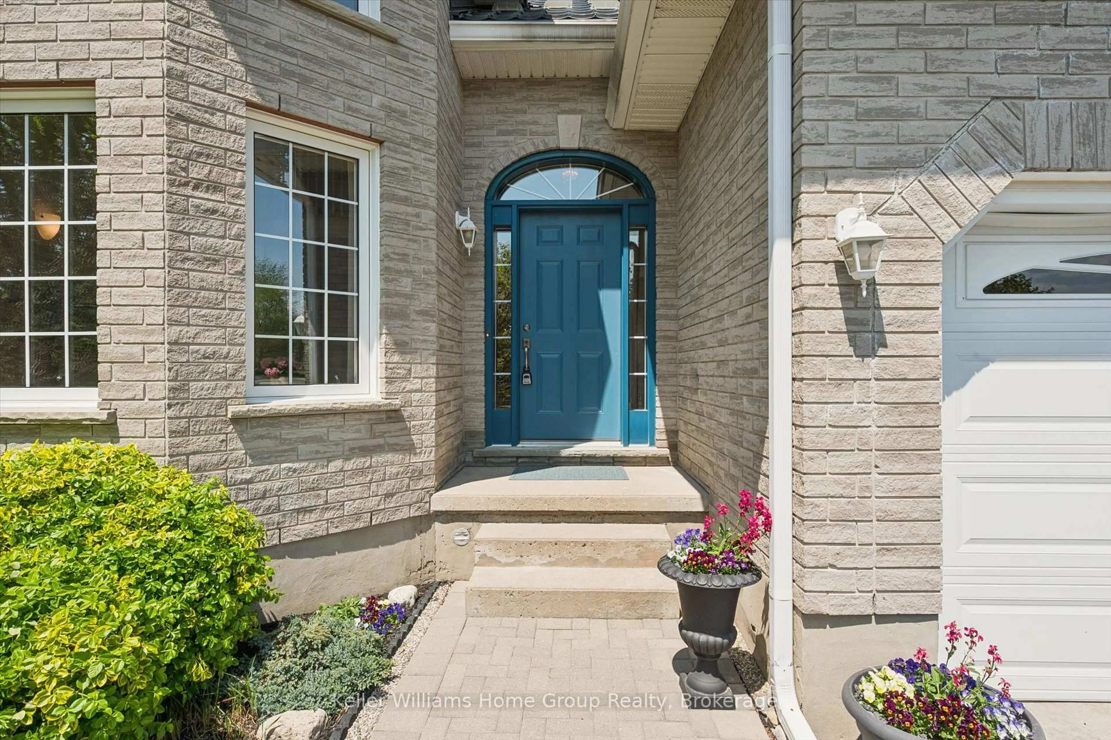 Indoor entryway for 41 Ptarmigan Dr, Guelph Ontario N1C 1B4
