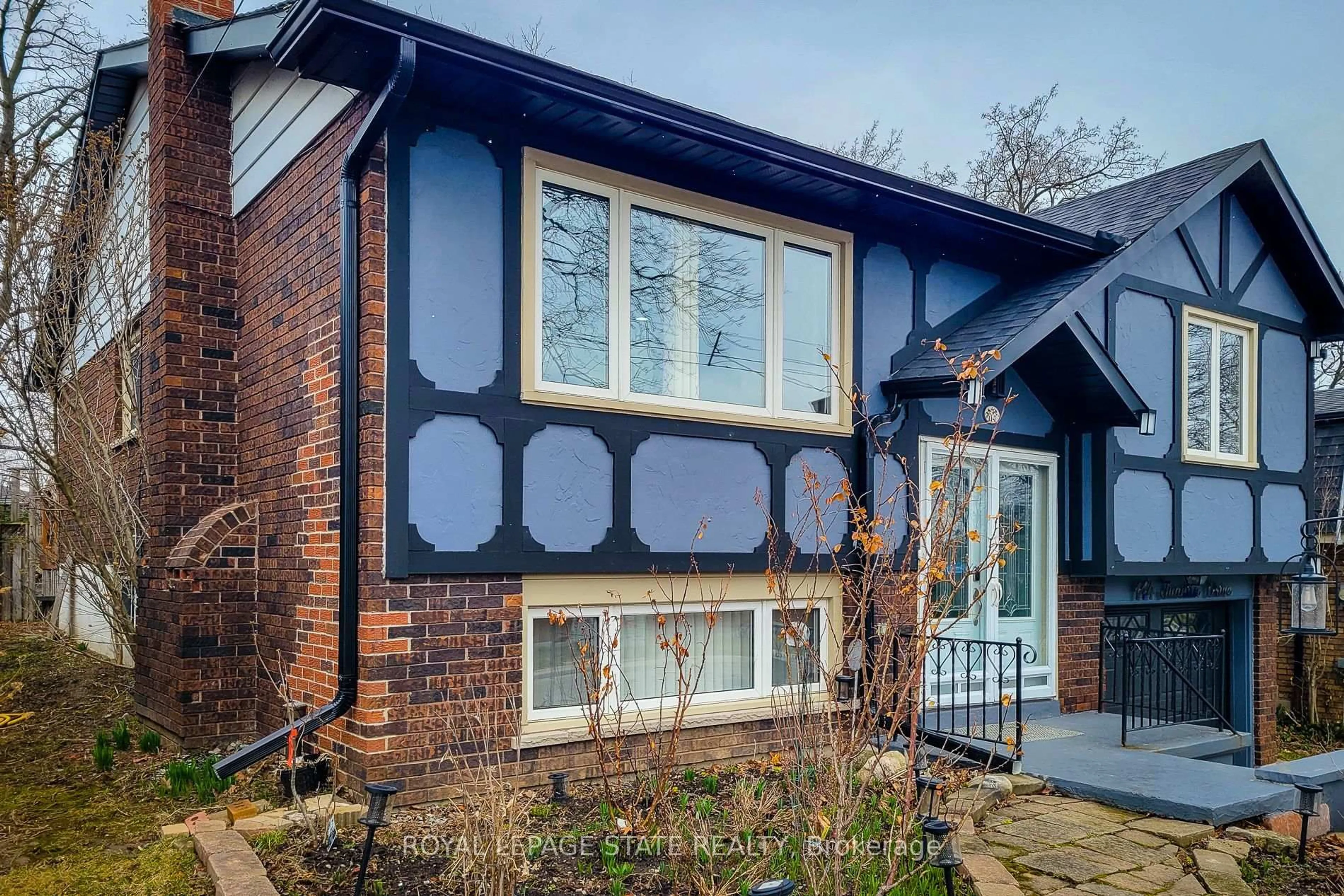 Home with brick exterior material, building for 114 Juanita Dr, Hamilton Ontario L9C 2G3