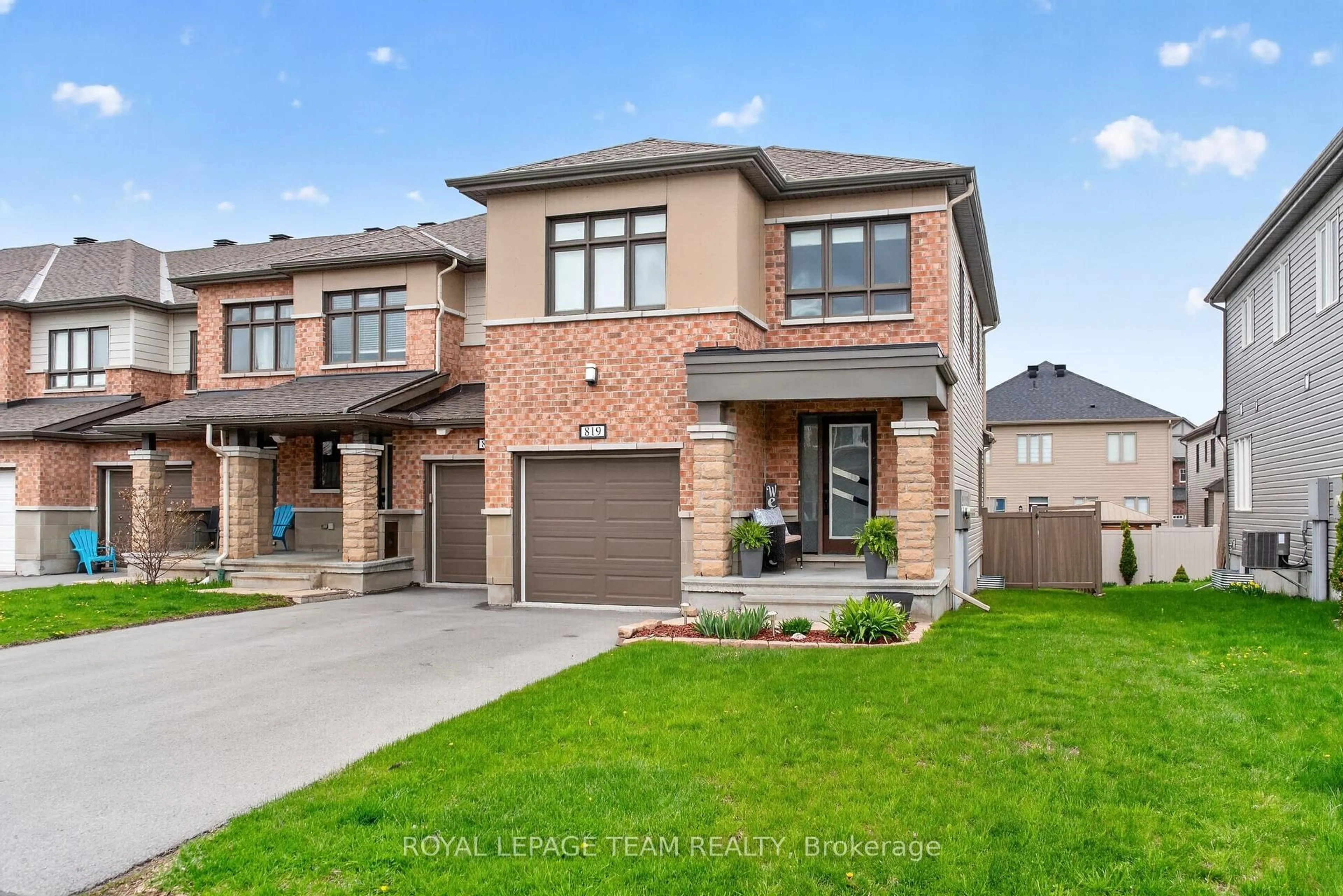 Home with brick exterior material, street for 819 Stallion Cres, Ottawa Ontario K2S 0Y4