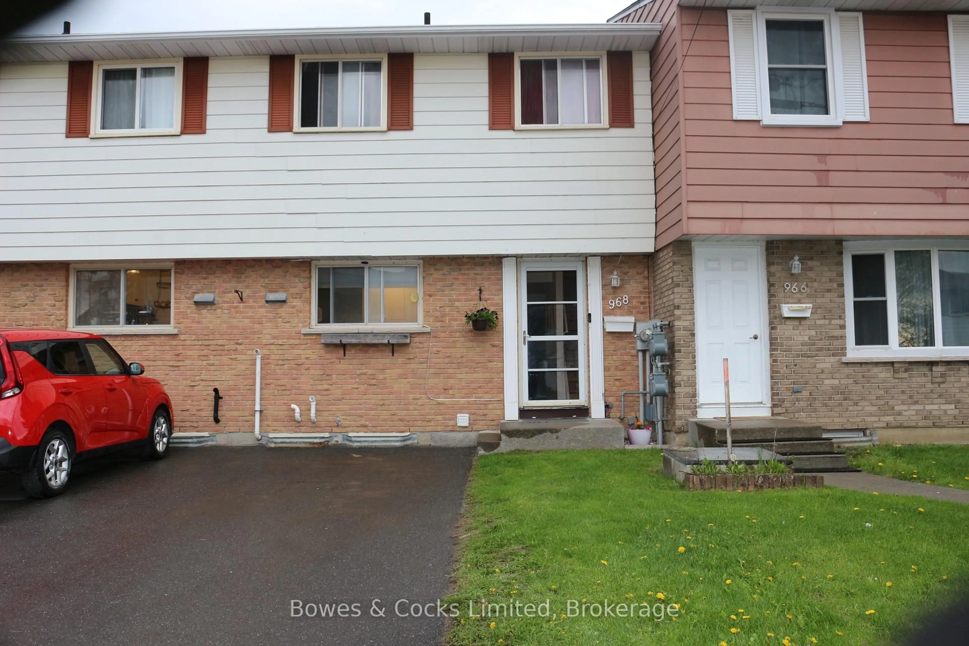 Unknown for 968 Oakview Ave, Kingston Ontario K7M 6W8