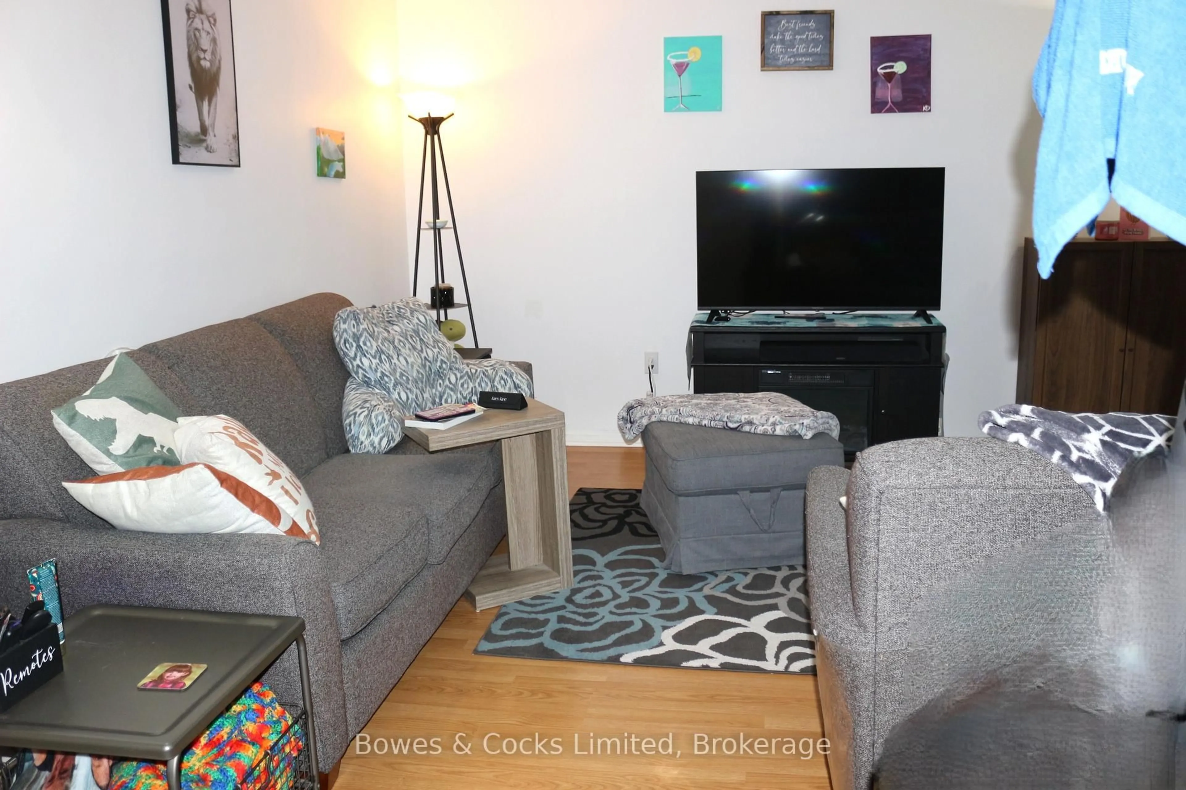 Living room with furniture, unknown for 968 Oakview Ave, Kingston Ontario K7M 6W8