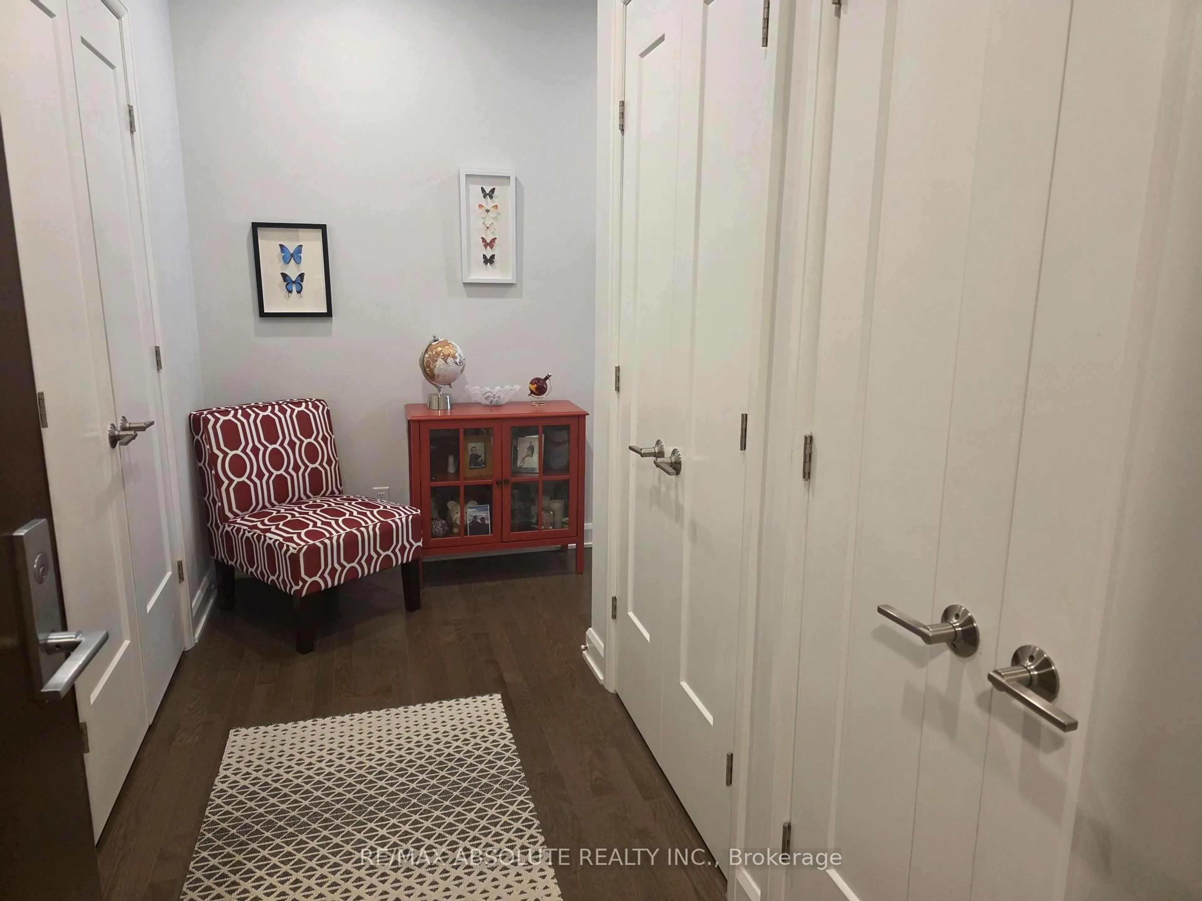 Indoor entryway for 160 Boundstone Way #103, Ottawa Ontario K2T 0M8