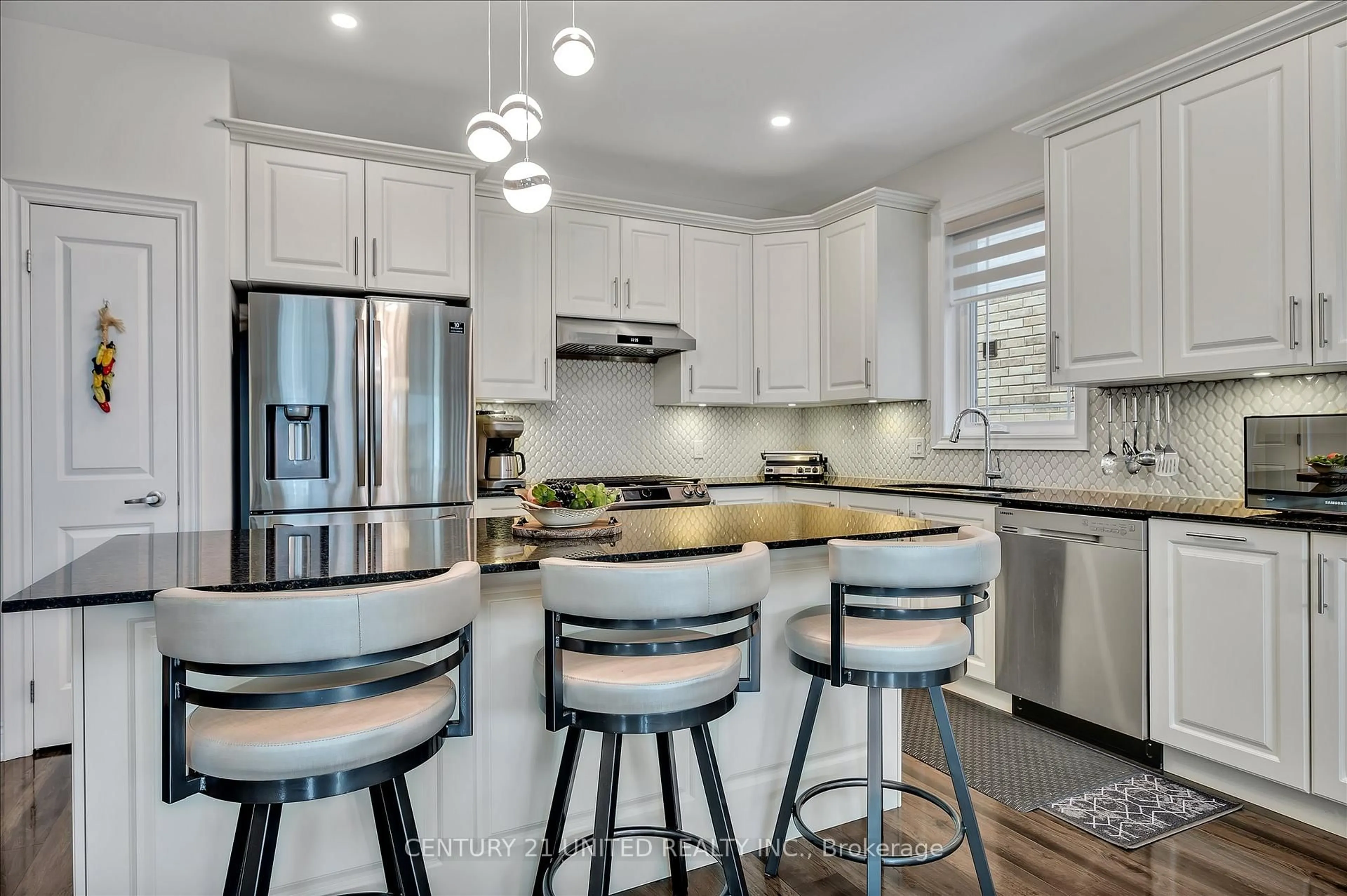 Open concept kitchen, unknown for 283 Noftall Gdns, Peterborough Ontario K9H 0G8