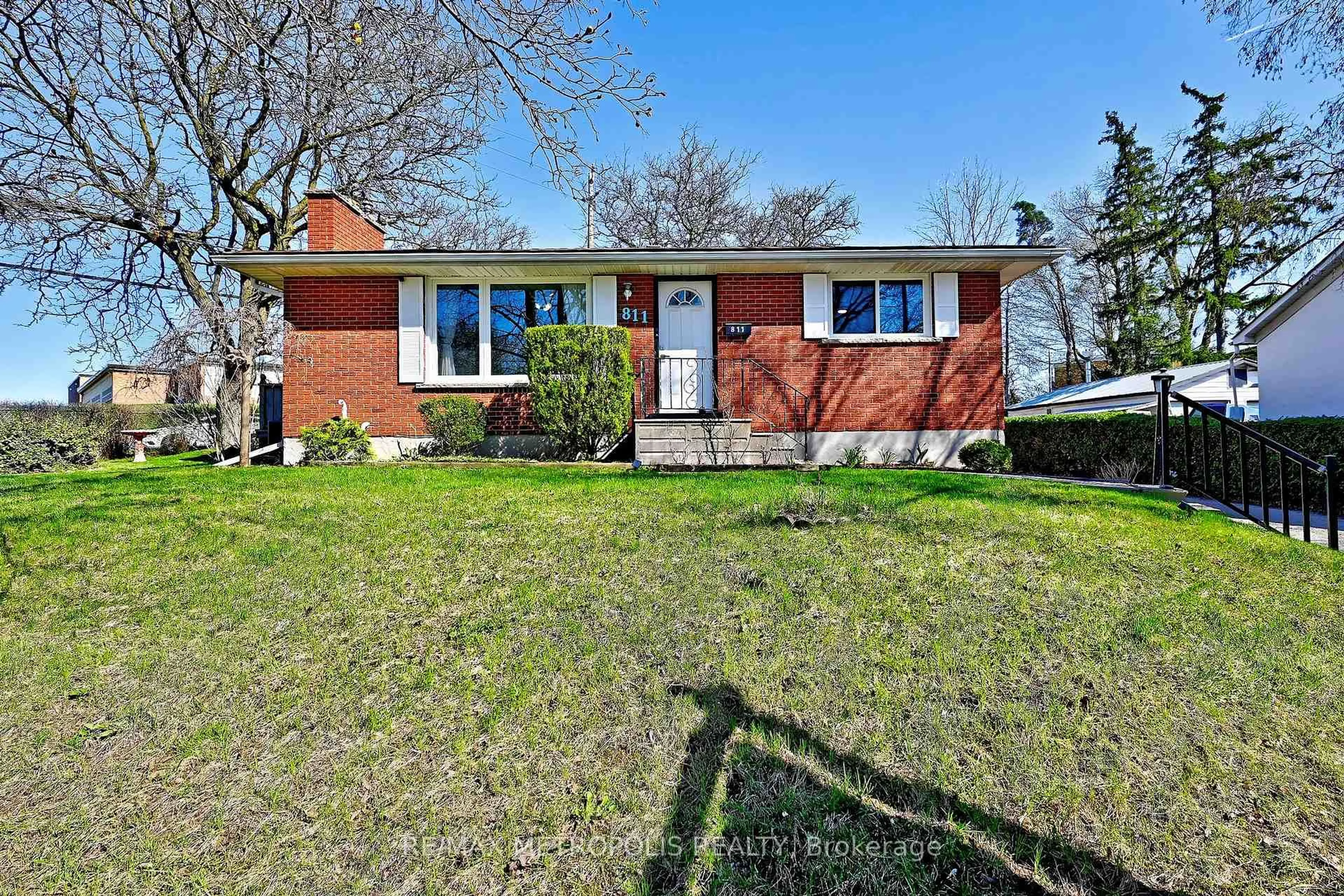 Unknown for 811 Dolph St, Cambridge Ontario N3H 2B6