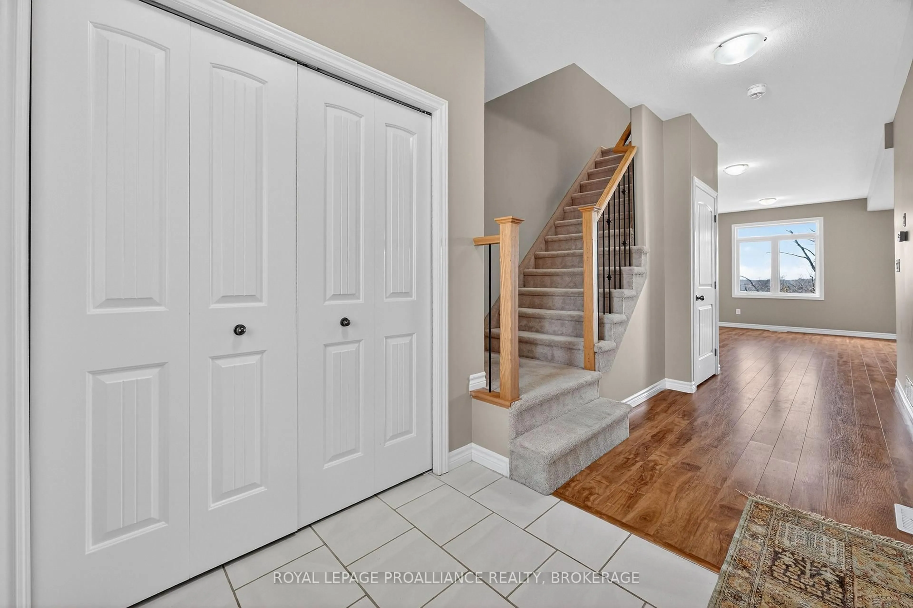 Indoor entryway for 953 Blossom St, Kingston Ontario K7P 0N2