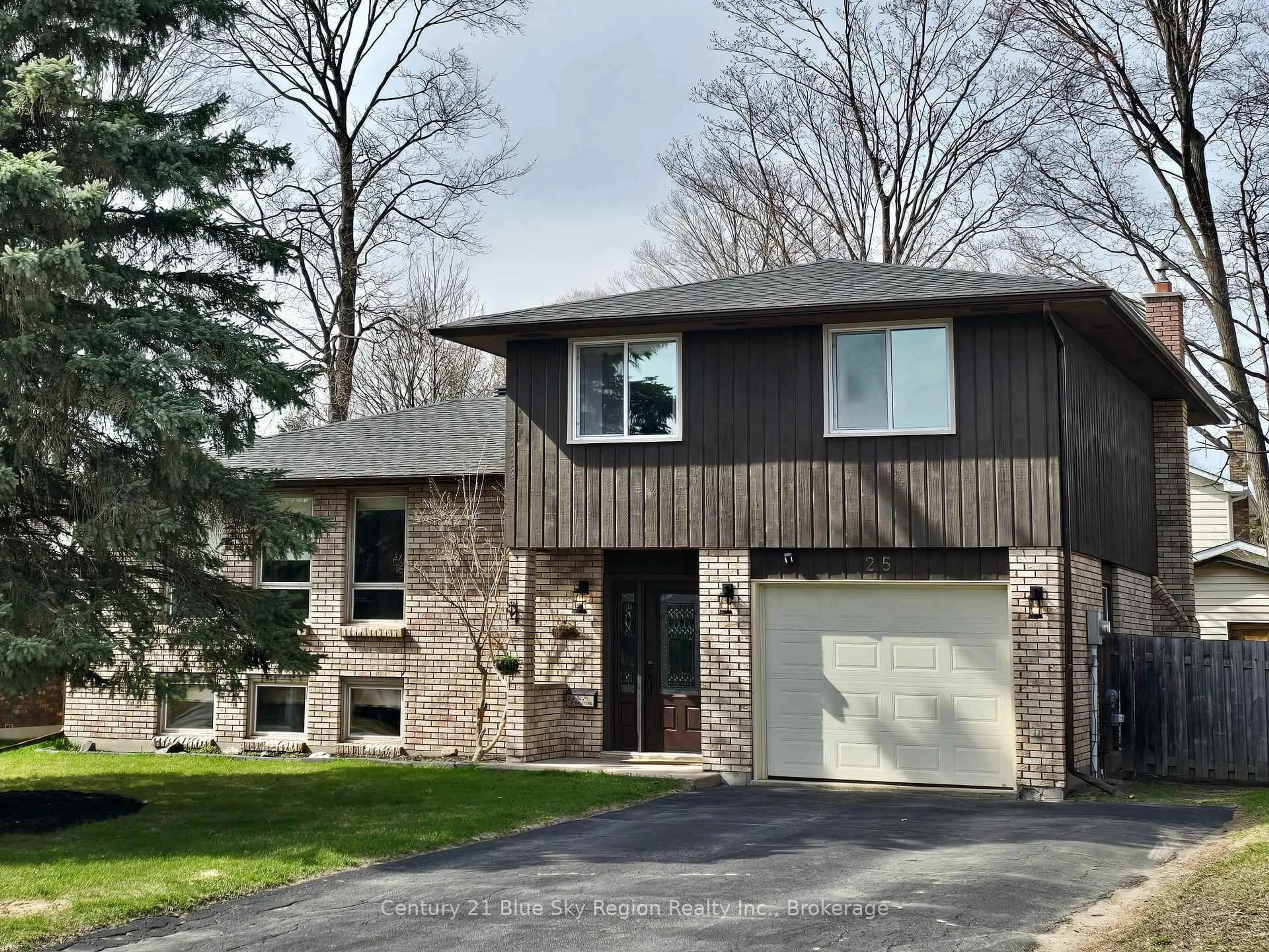 Home with brick exterior material, street for 25 Carriage Cres, North Bay Ontario P1C 1G5