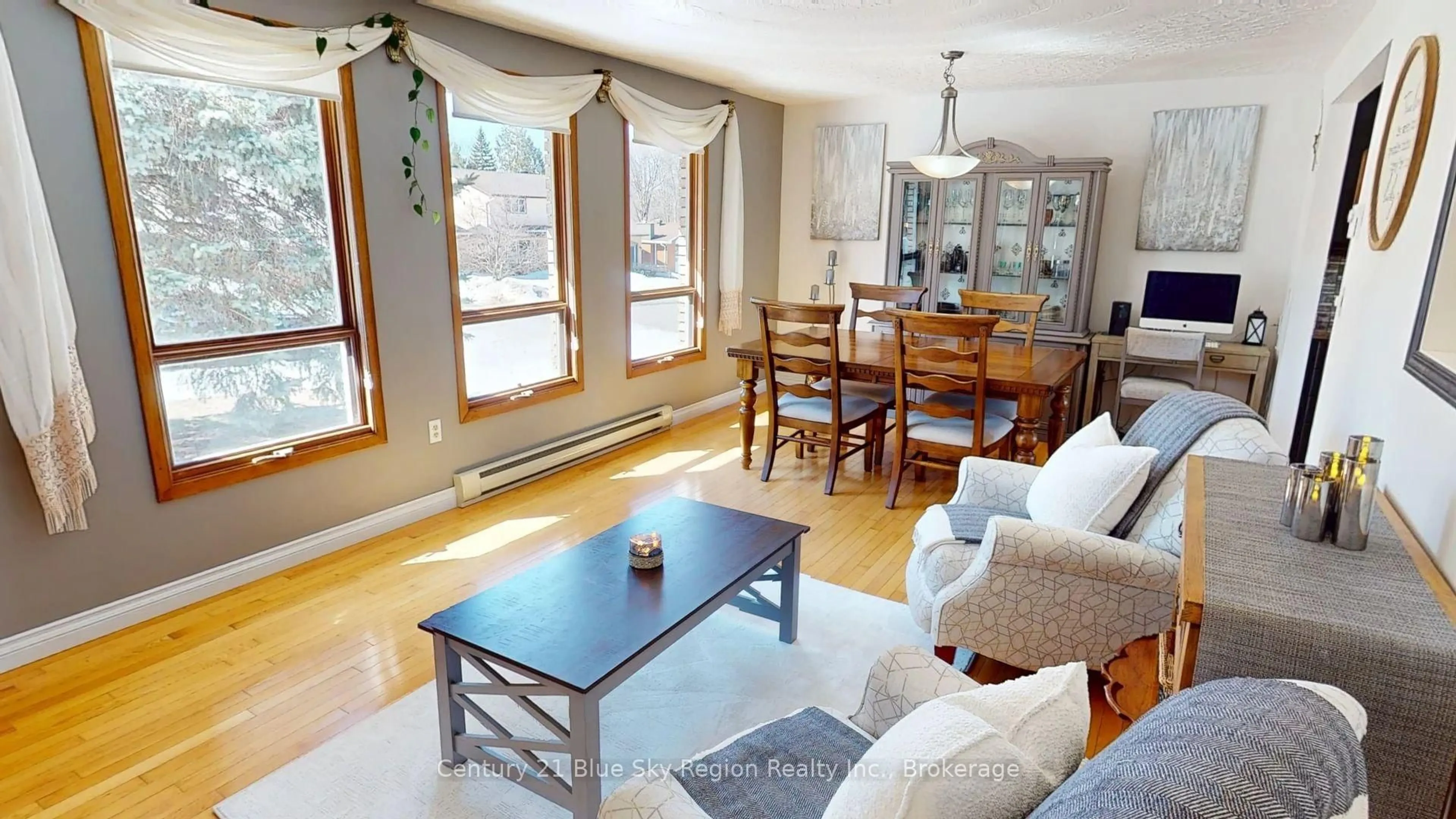 Living room with furniture, wood/laminate floor for 25 Carriage Cres, North Bay Ontario P1C 1G5