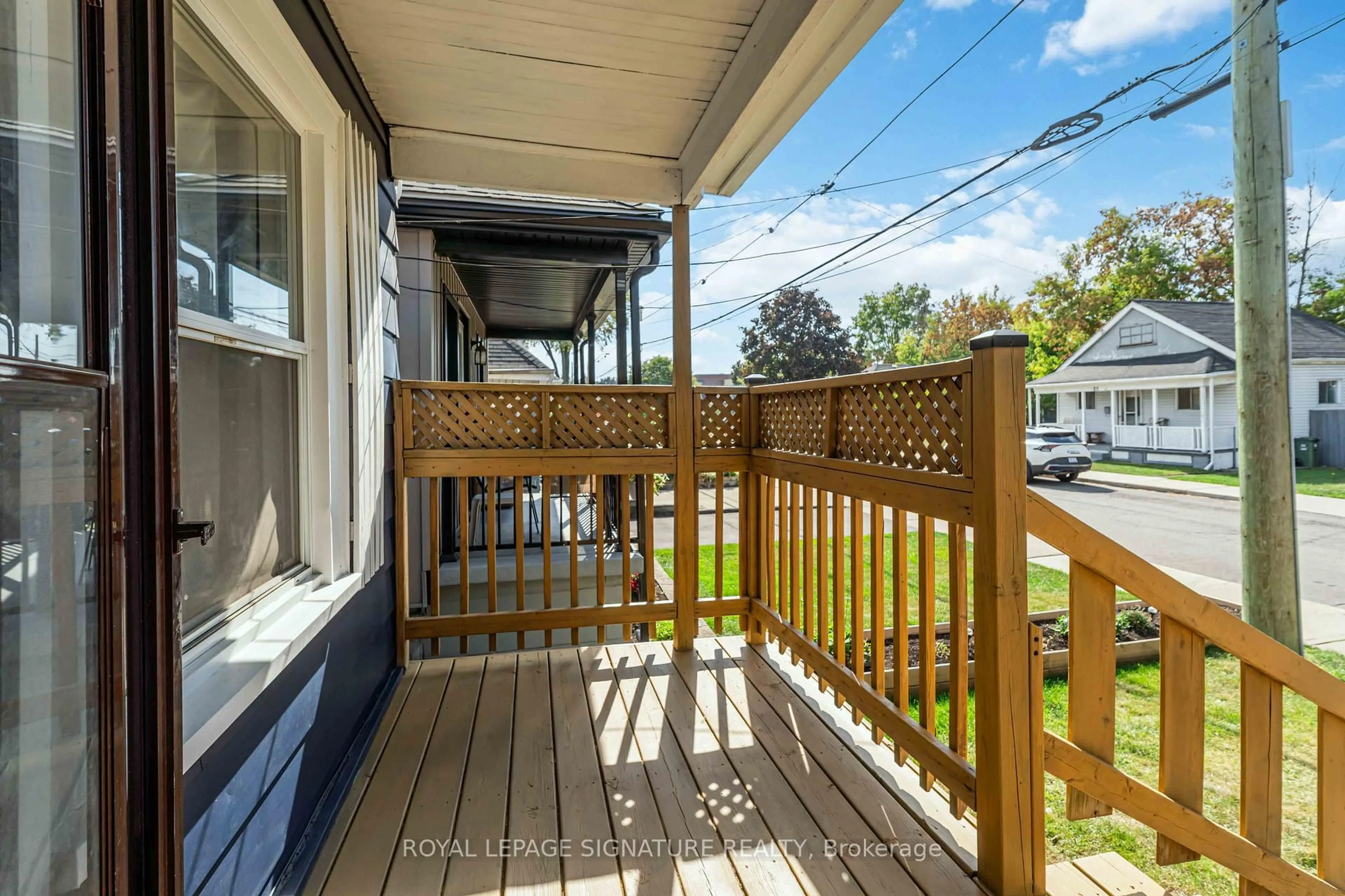 Patio, street for 84 Frederick Ave, Hamilton Ontario L8H 4K6