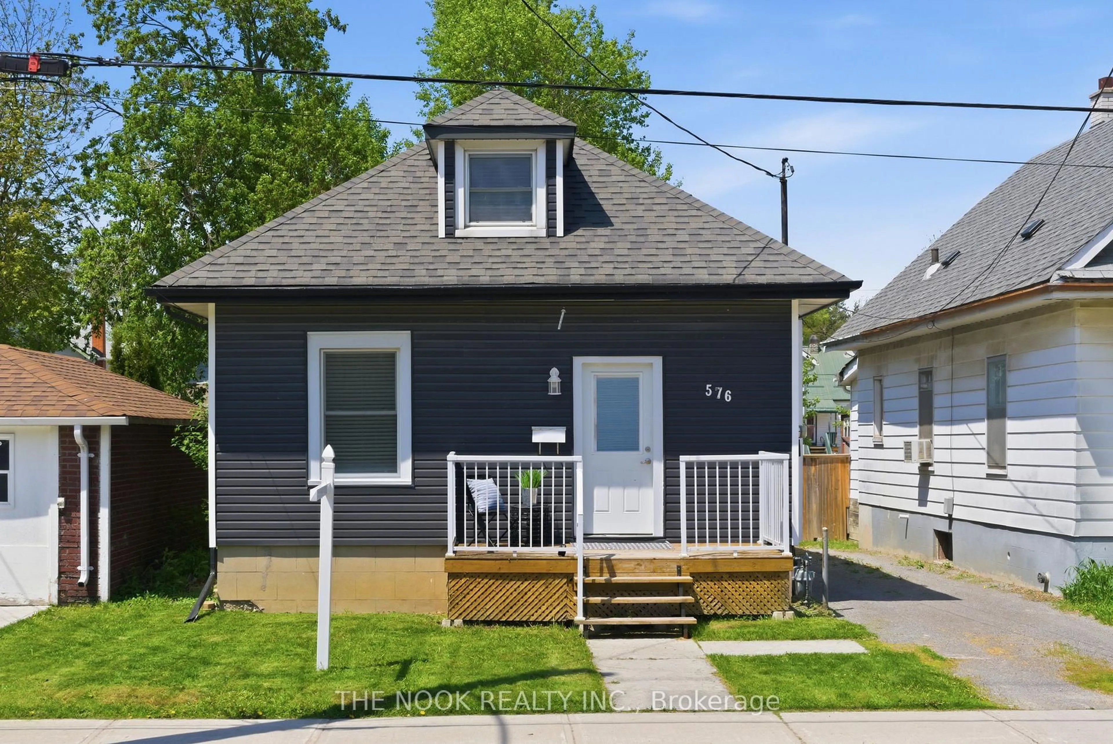 Home with vinyl exterior material, street for 576 Wolfe St, Peterborough Ontario K9J 2L8