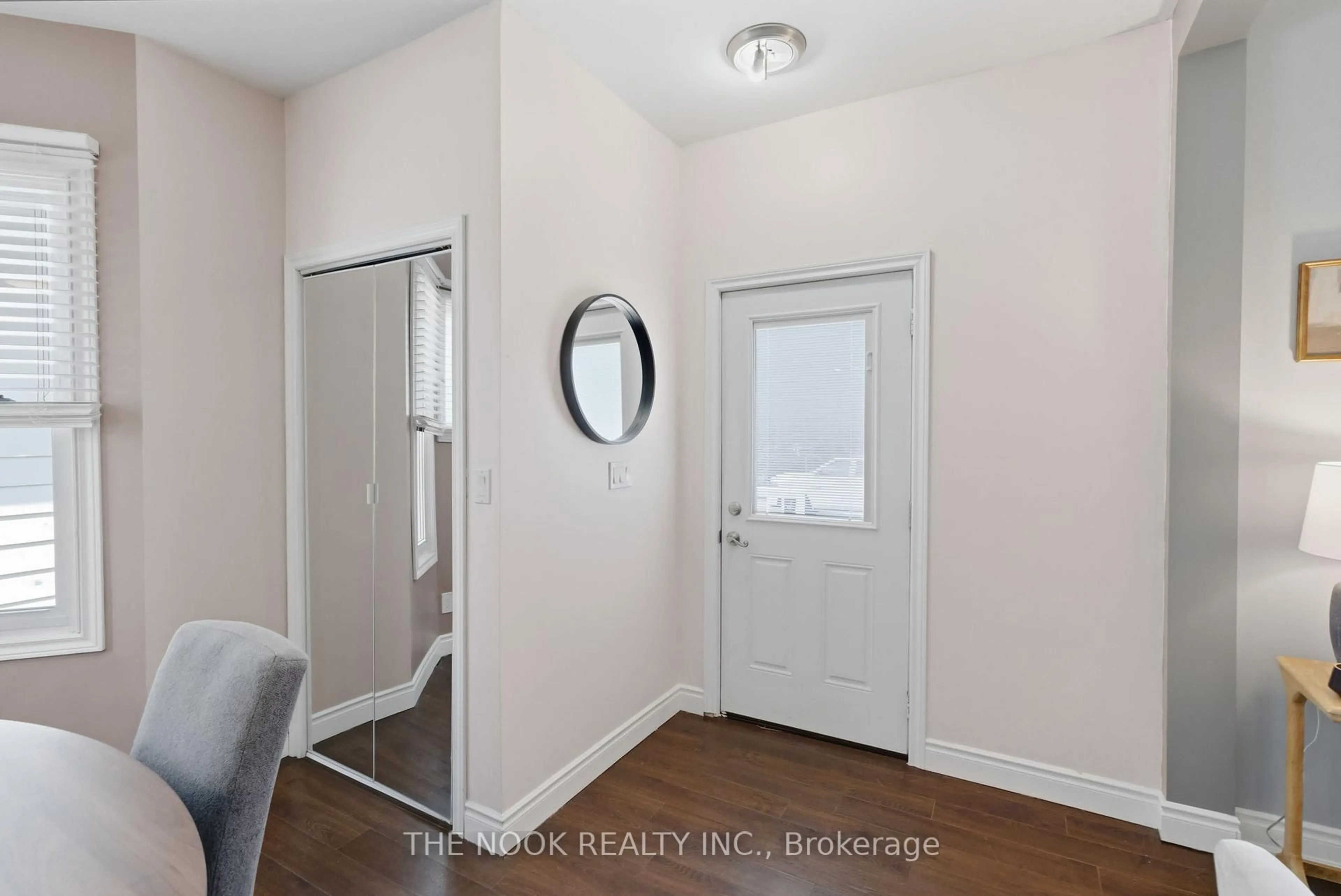 Indoor entryway for 576 Wolfe St, Peterborough Ontario K9J 2L8