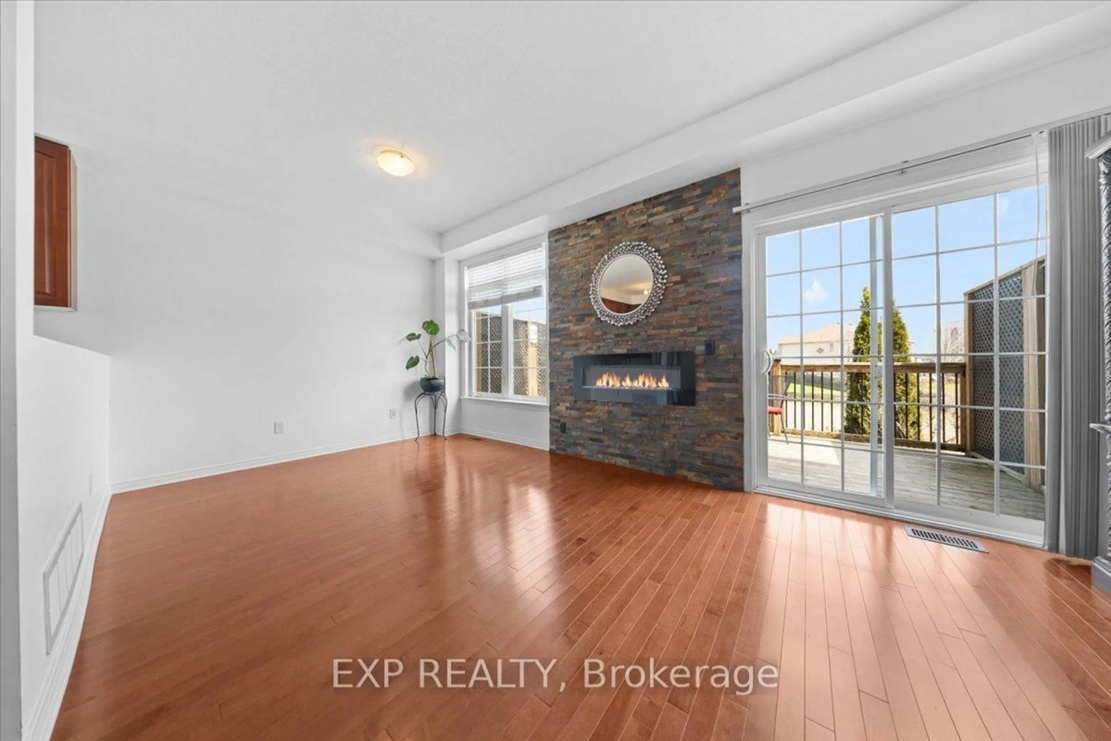 Indoor entryway for 628 Pepperville Cres, Ottawa Ontario K2M 0E8