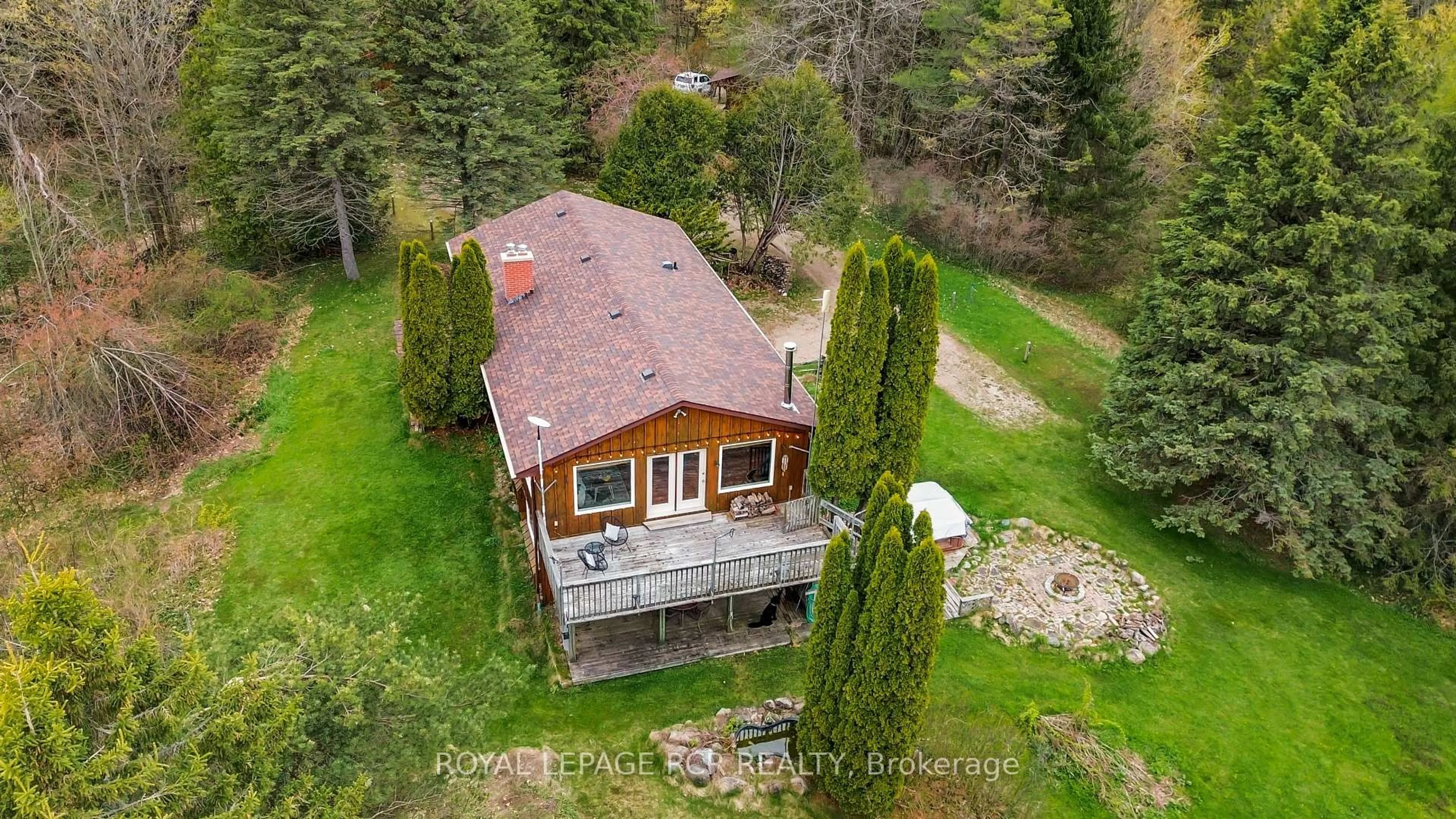 A pic from outside/outdoor area/front of a property/back of a property/a pic from drone, water/lake/river/ocean view for 487072 30 Sdrd, Mono Ontario L9V 1G8