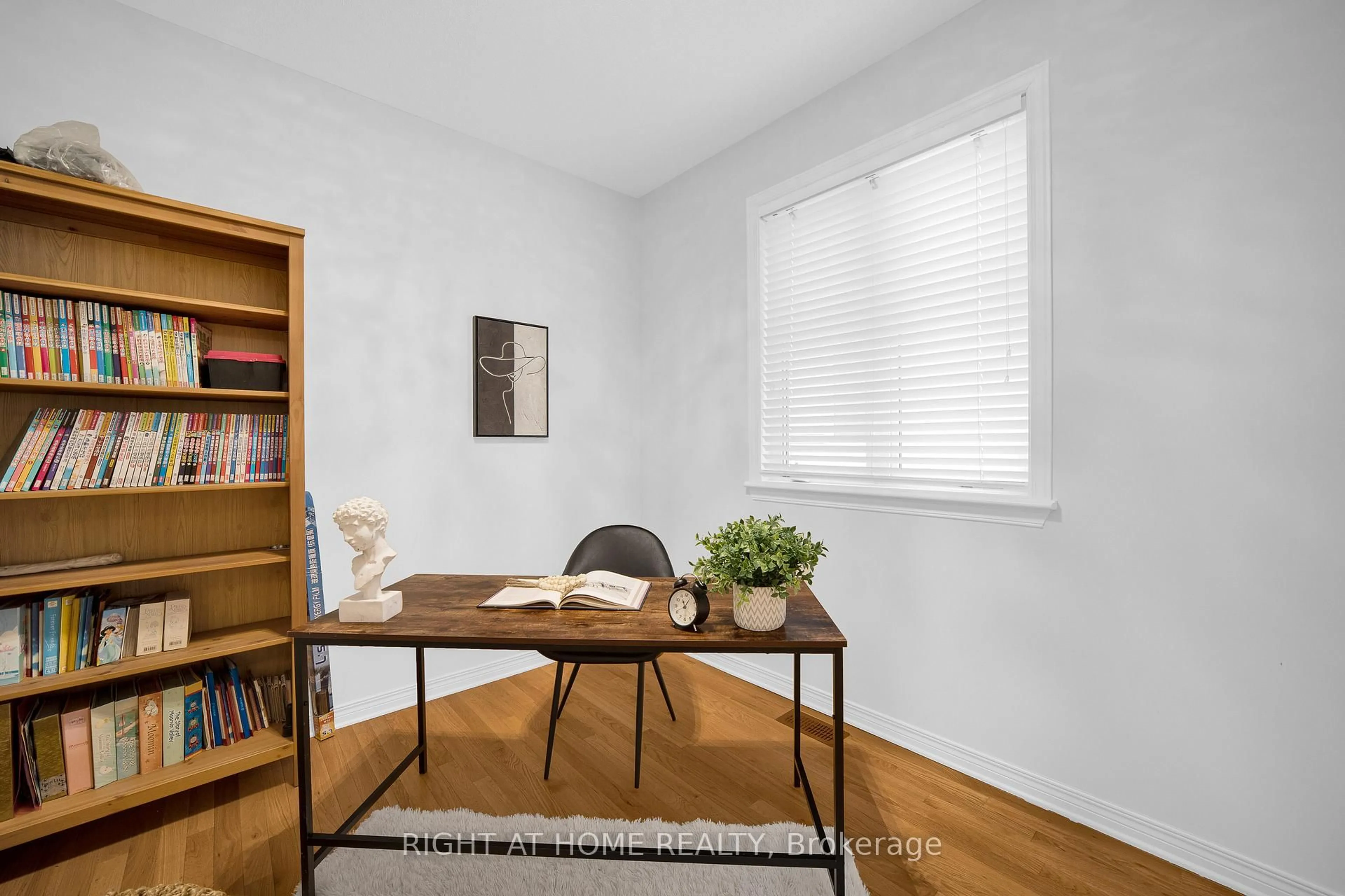 A pic of a room for 27 Knowlton Dr, Ottawa Ontario K2G 6P1