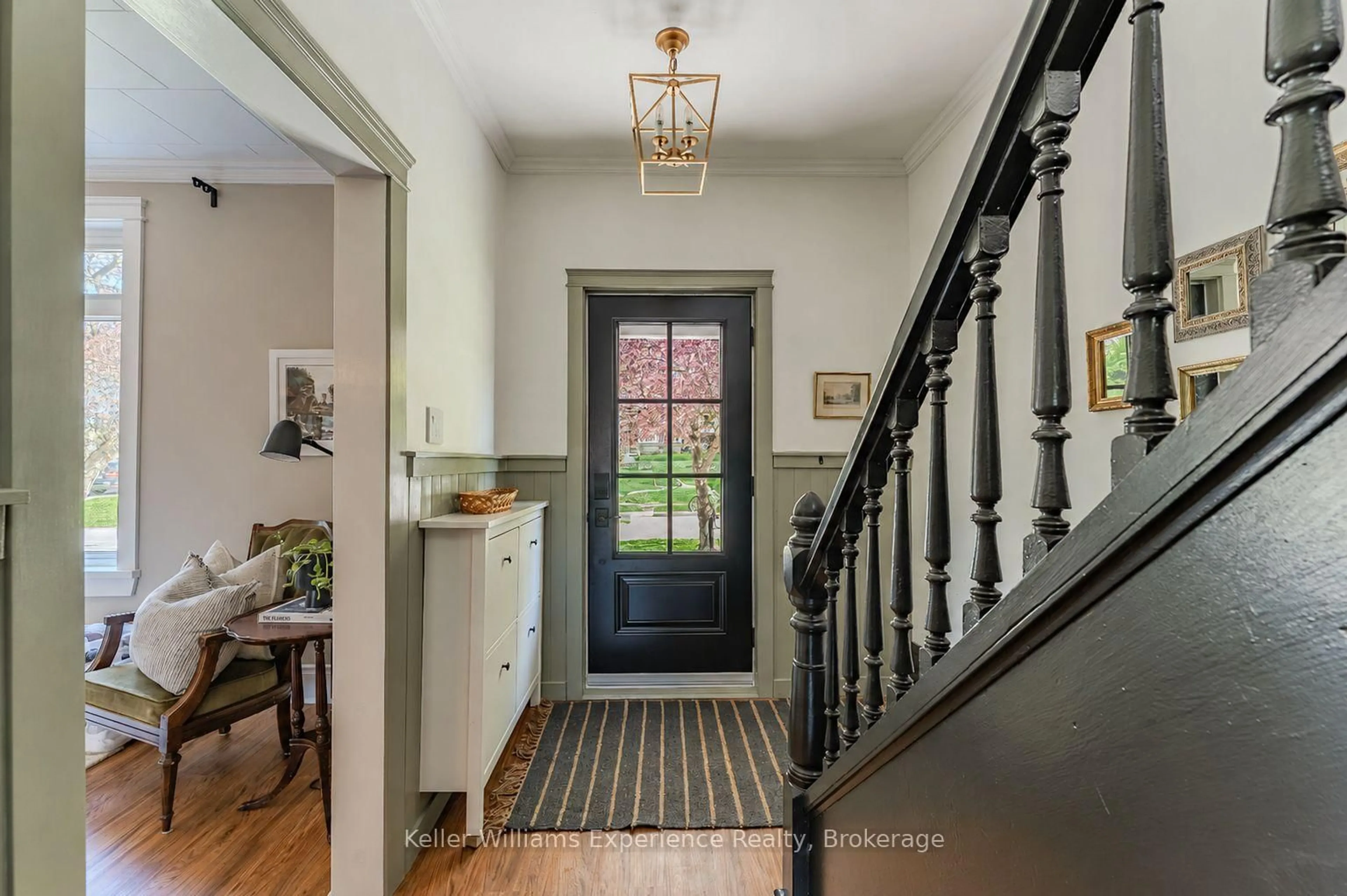 Indoor entryway for 538 12th St, Owen Sound Ontario N4K 3V9