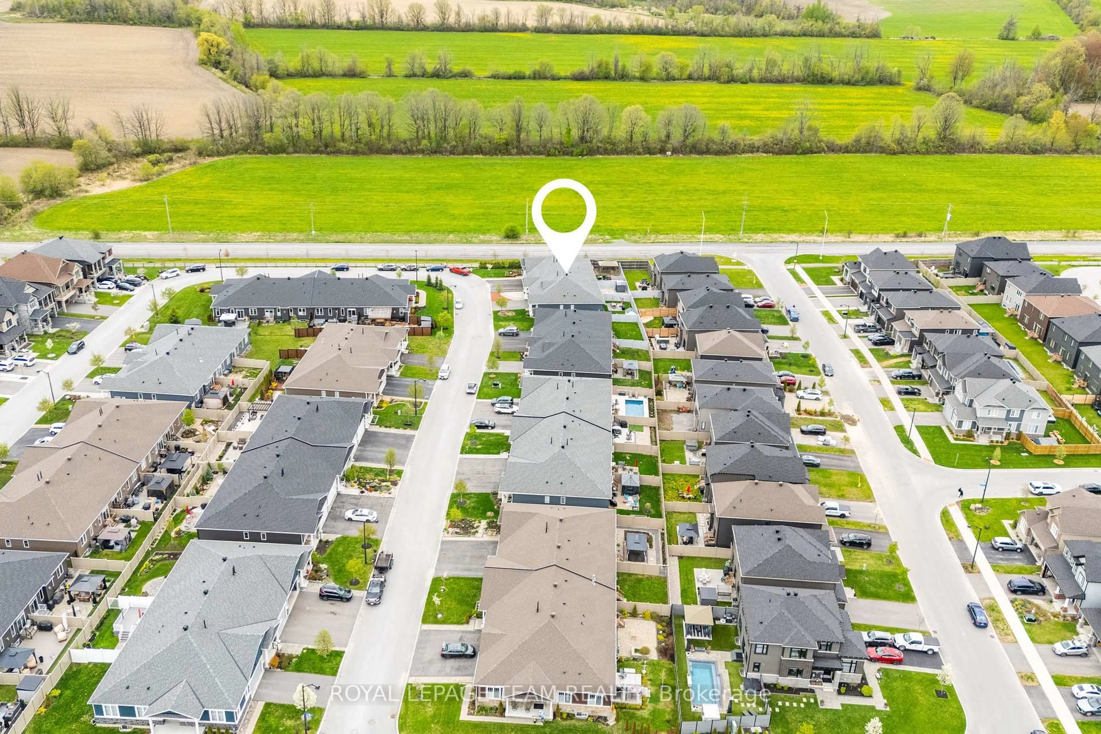 A pic from outside/outdoor area/front of a property/back of a property/a pic from drone, street for 773 Coast Circ, Manotick Ontario K4M 0N5