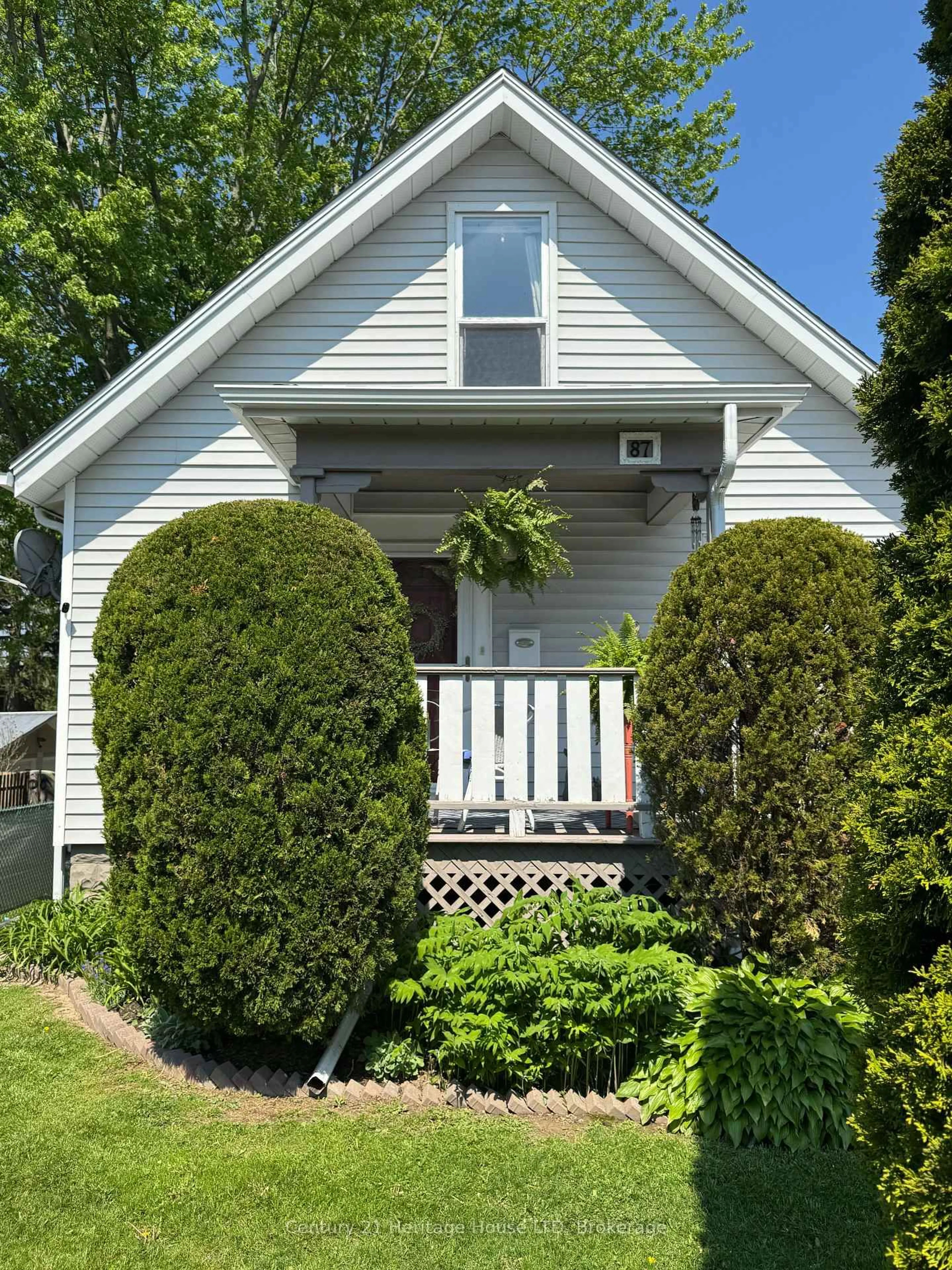Home with vinyl exterior material, street for 87 Margery Rd, Welland Ontario L3B 2P7