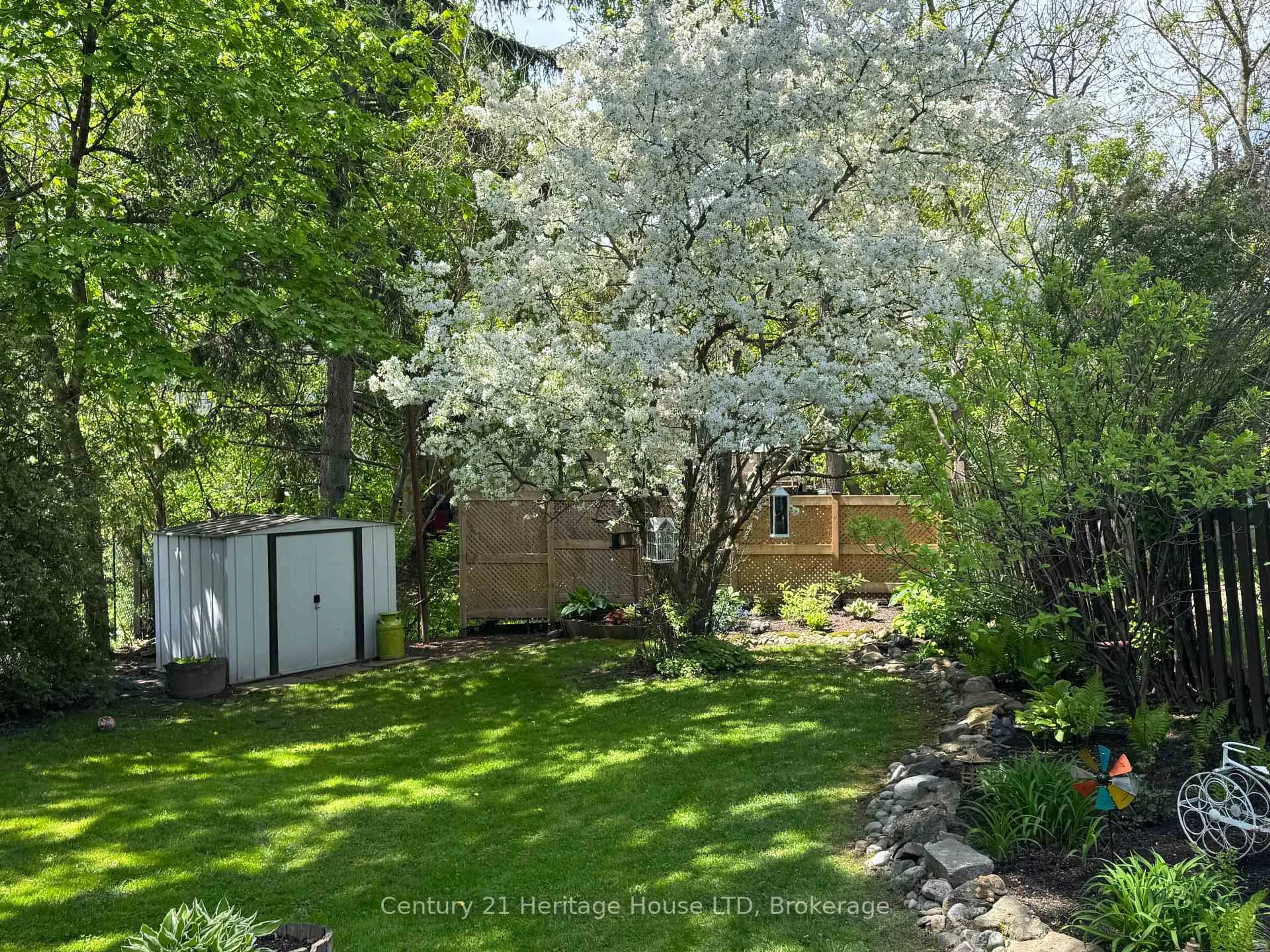 A pic from outside/outdoor area/front of a property/back of a property/a pic from drone, forest/trees view for 87 Margery Rd, Welland Ontario L3B 2P7