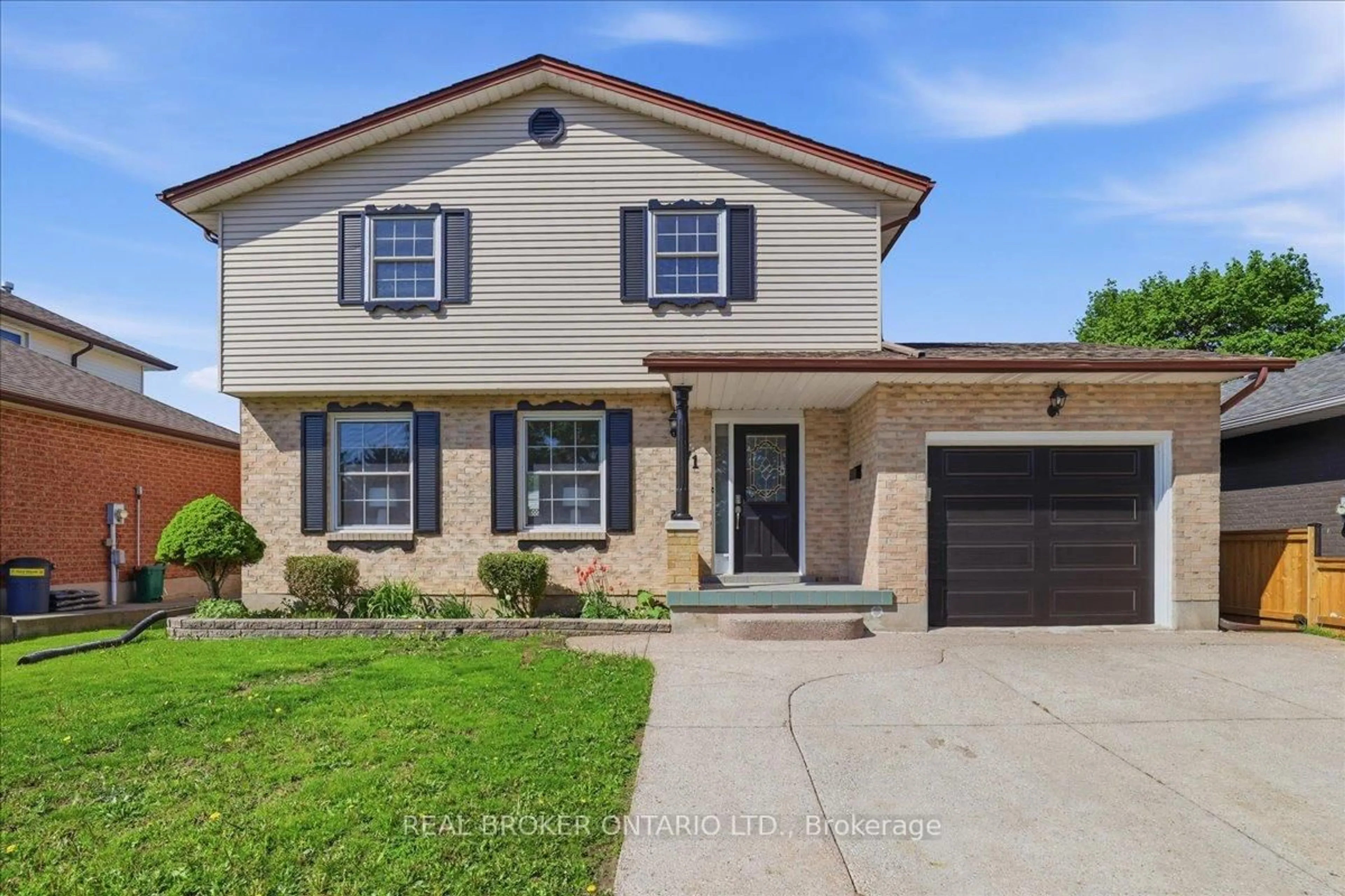Home with brick exterior material, street for 71 WEST ACRES Cres, Kitchener Ontario N2N 3G8