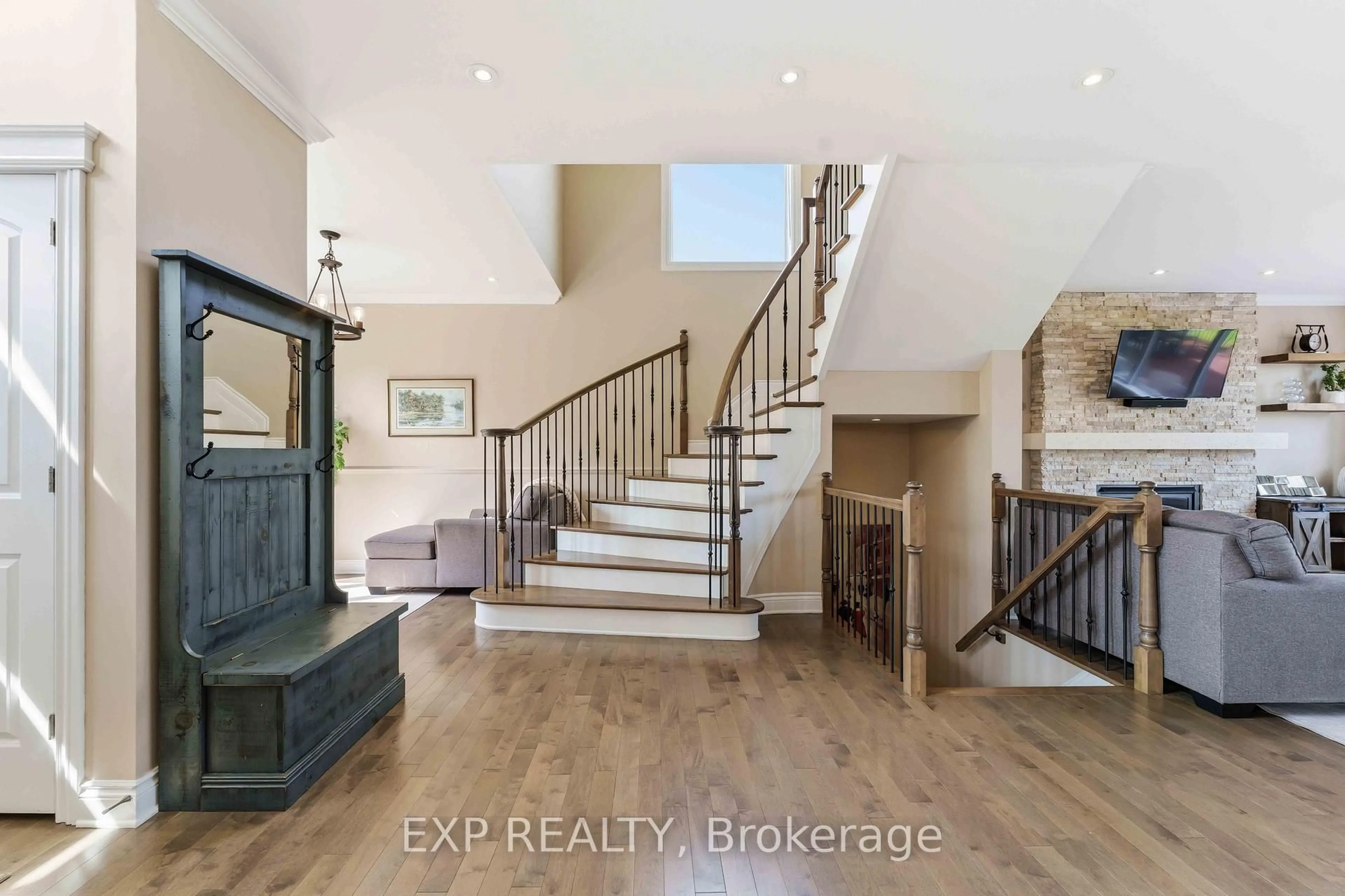 Indoor entryway for 7025 Still Meadow Way, Ottawa Ontario K4P 0C9