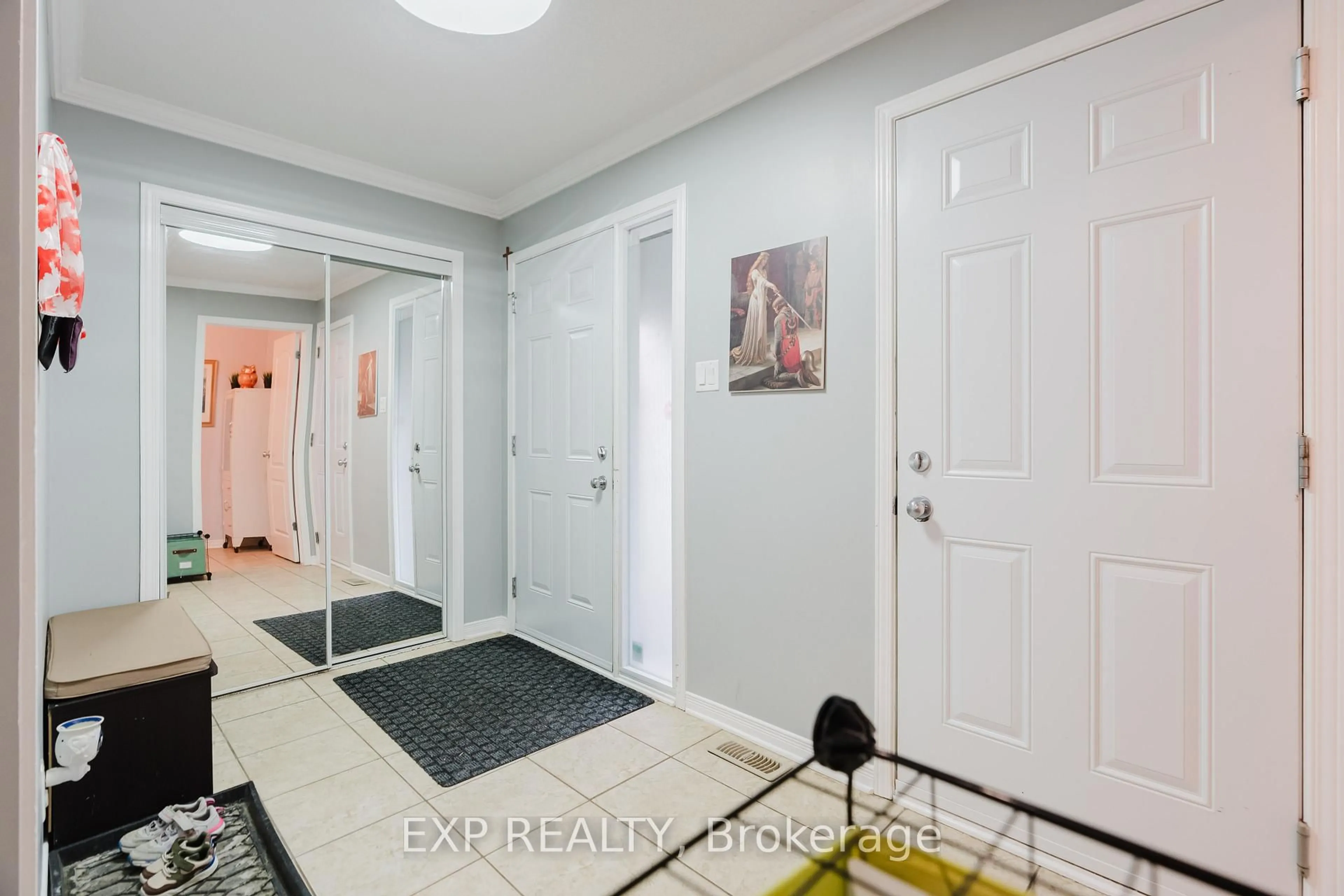 Indoor entryway for 939 Payer St, Clarence-Rockland Ontario K4K 1N2