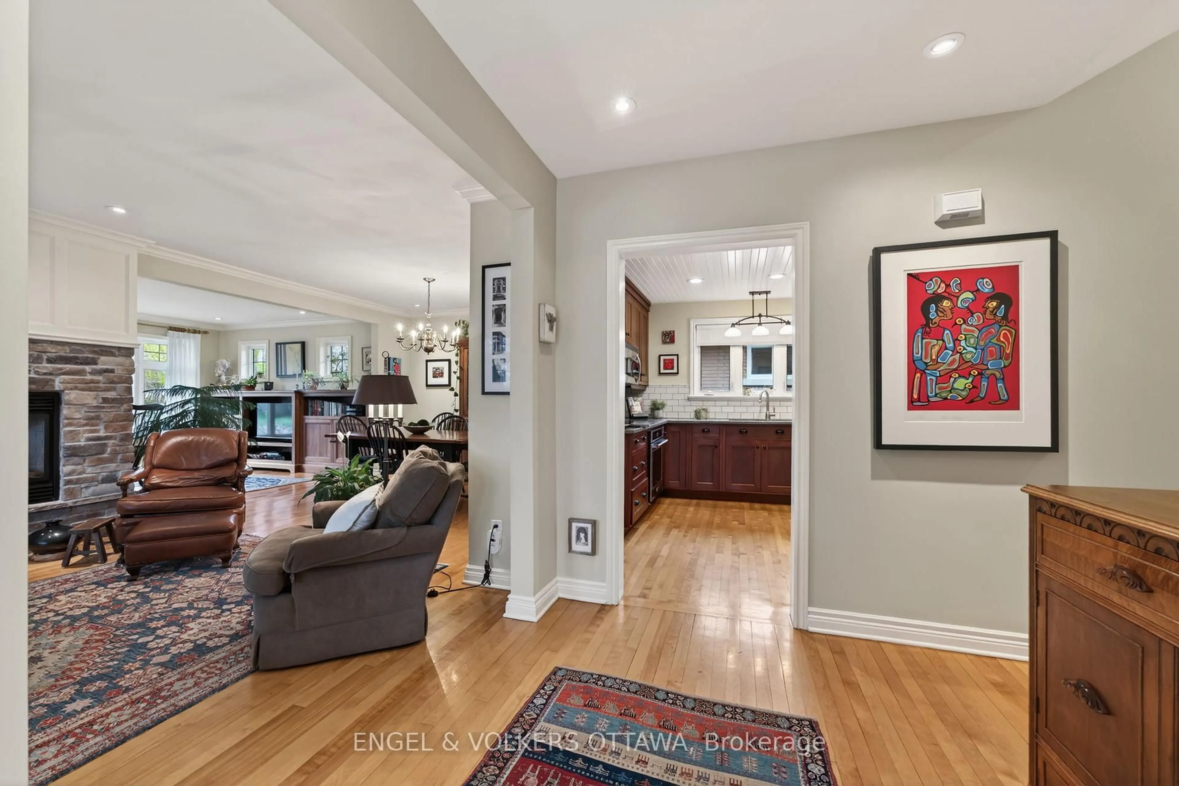 Indoor entryway for 853 Wingate Dr, Ottawa Ontario K1G 1S4
