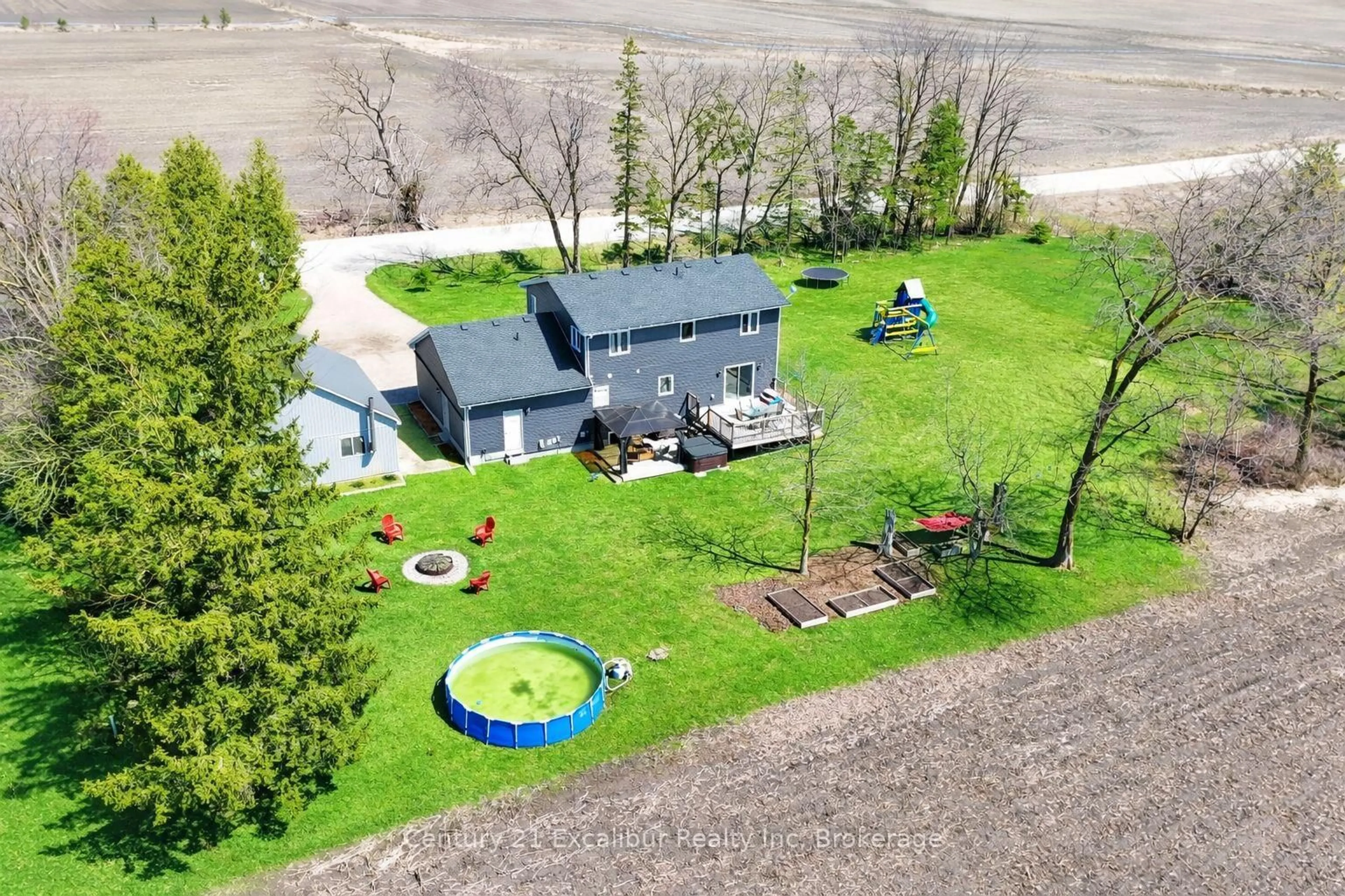 A pic from outside/outdoor area/front of a property/back of a property/a pic from drone, unknown for 7104 Sixth line Rd, Centre Wellington Ontario N0B 1J0