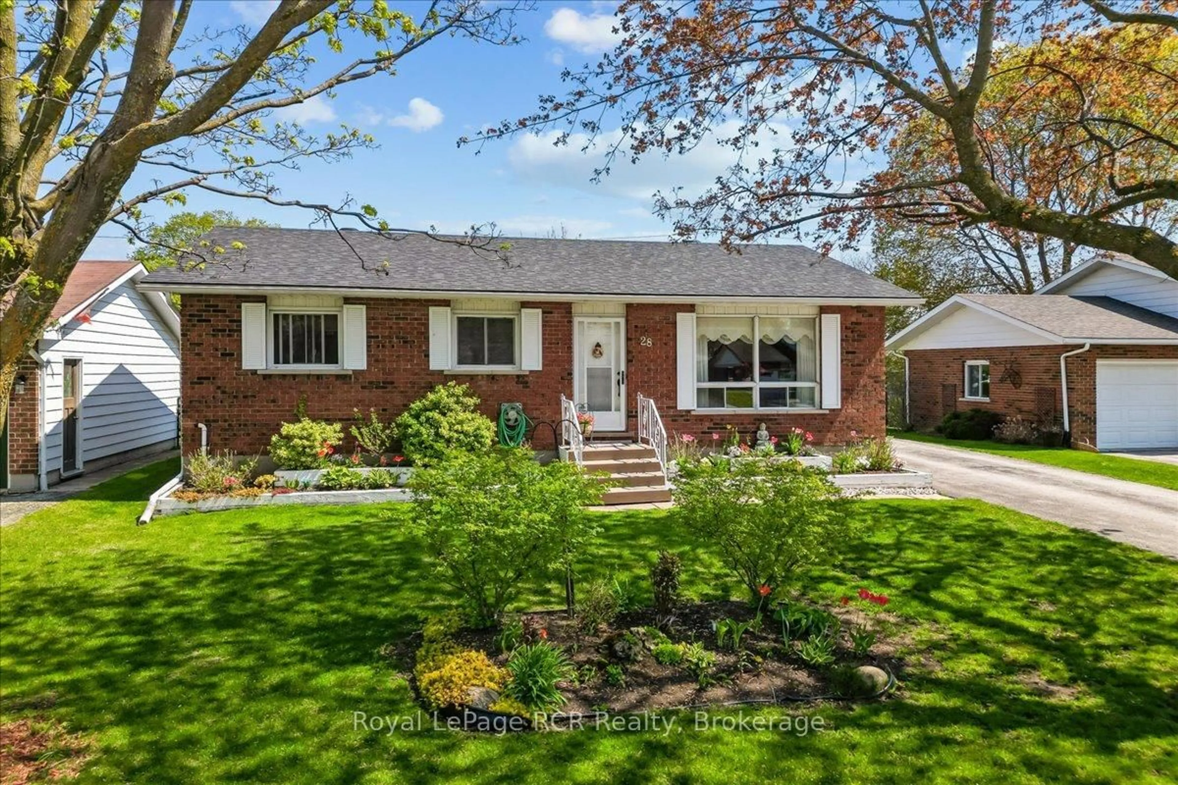 Home with brick exterior material, street for 28 Centennial Ht Crt, Meaford Ontario N4L 1E5