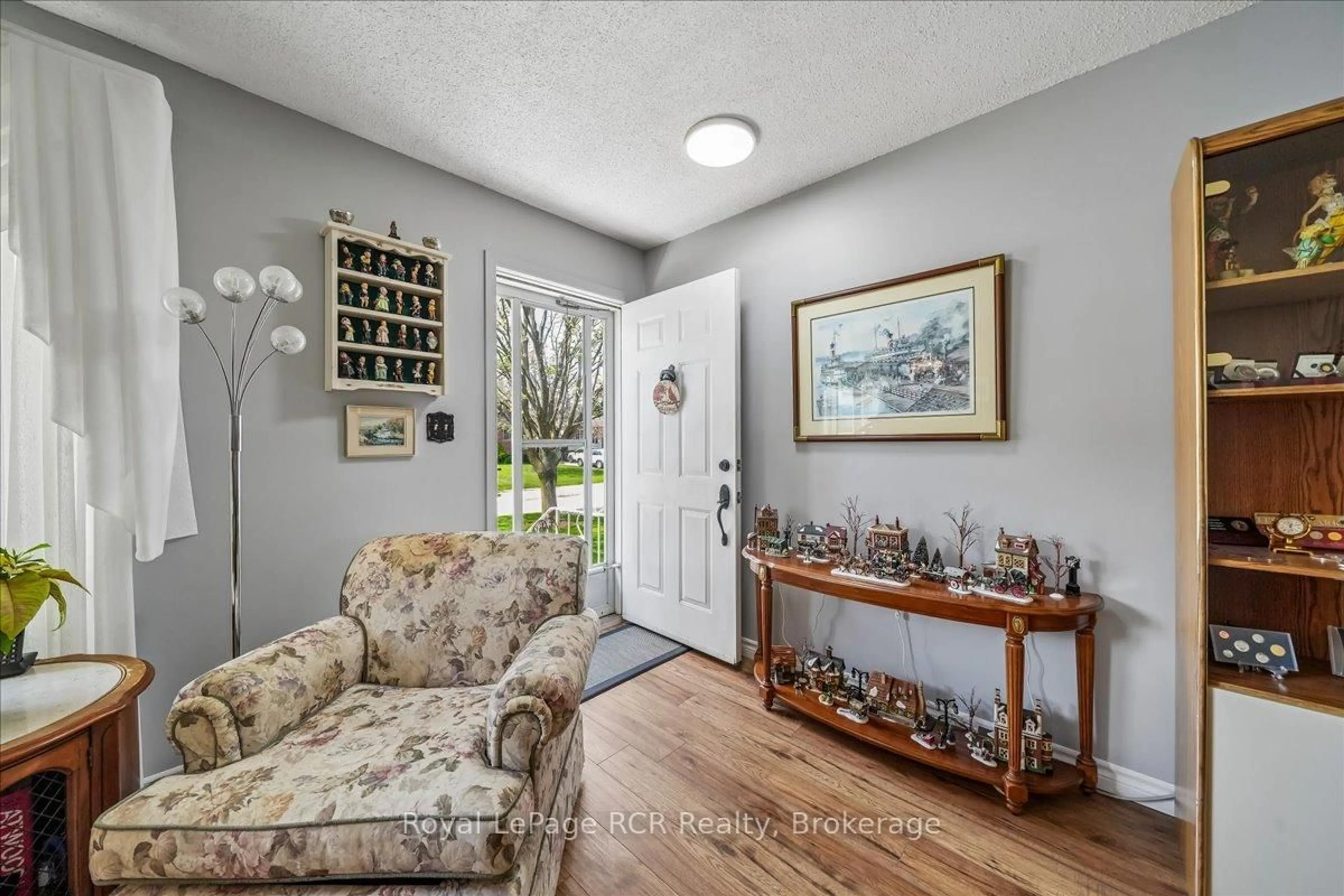 Indoor entryway for 28 Centennial Ht Crt, Meaford Ontario N4L 1E5