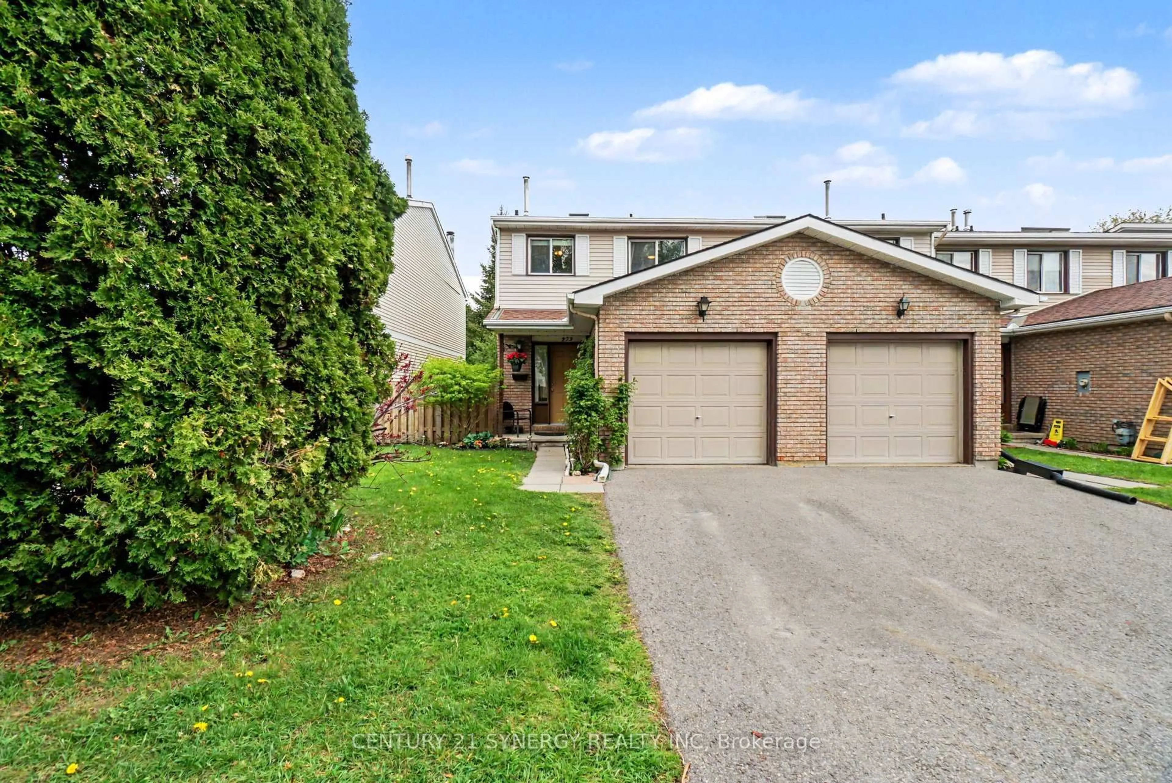 A pic from outside/outdoor area/front of a property/back of a property/a pic from drone, street for 373 Monica Cres, Orleans Ontario K1E 3N9