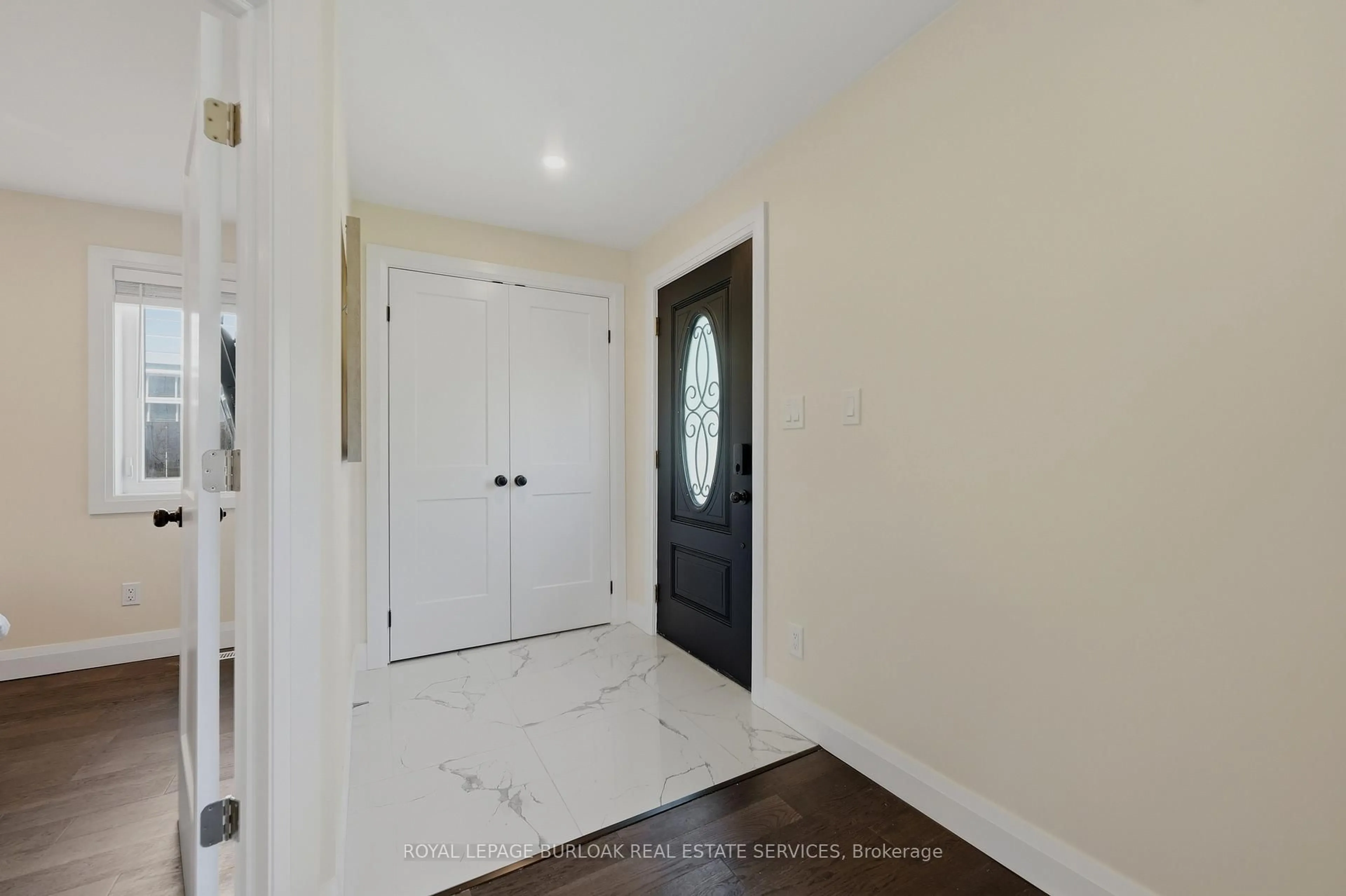 Indoor entryway for 12 Beverly St, St. Catharines Ontario L2P 2K1