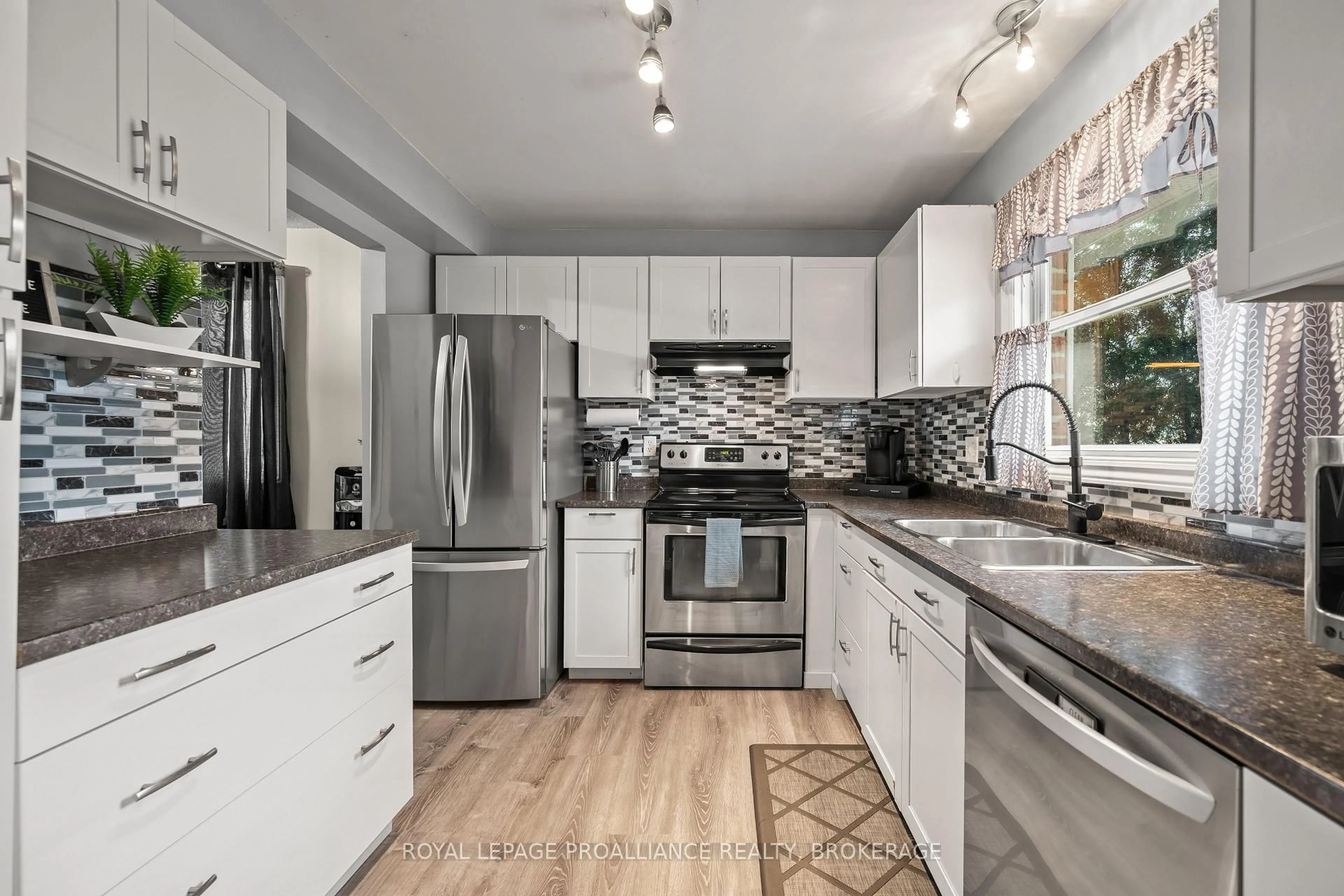 Open concept kitchen, ceramic/tile floor for 884 Larchwood Cres, Kingston Ontario K7P 2P7
