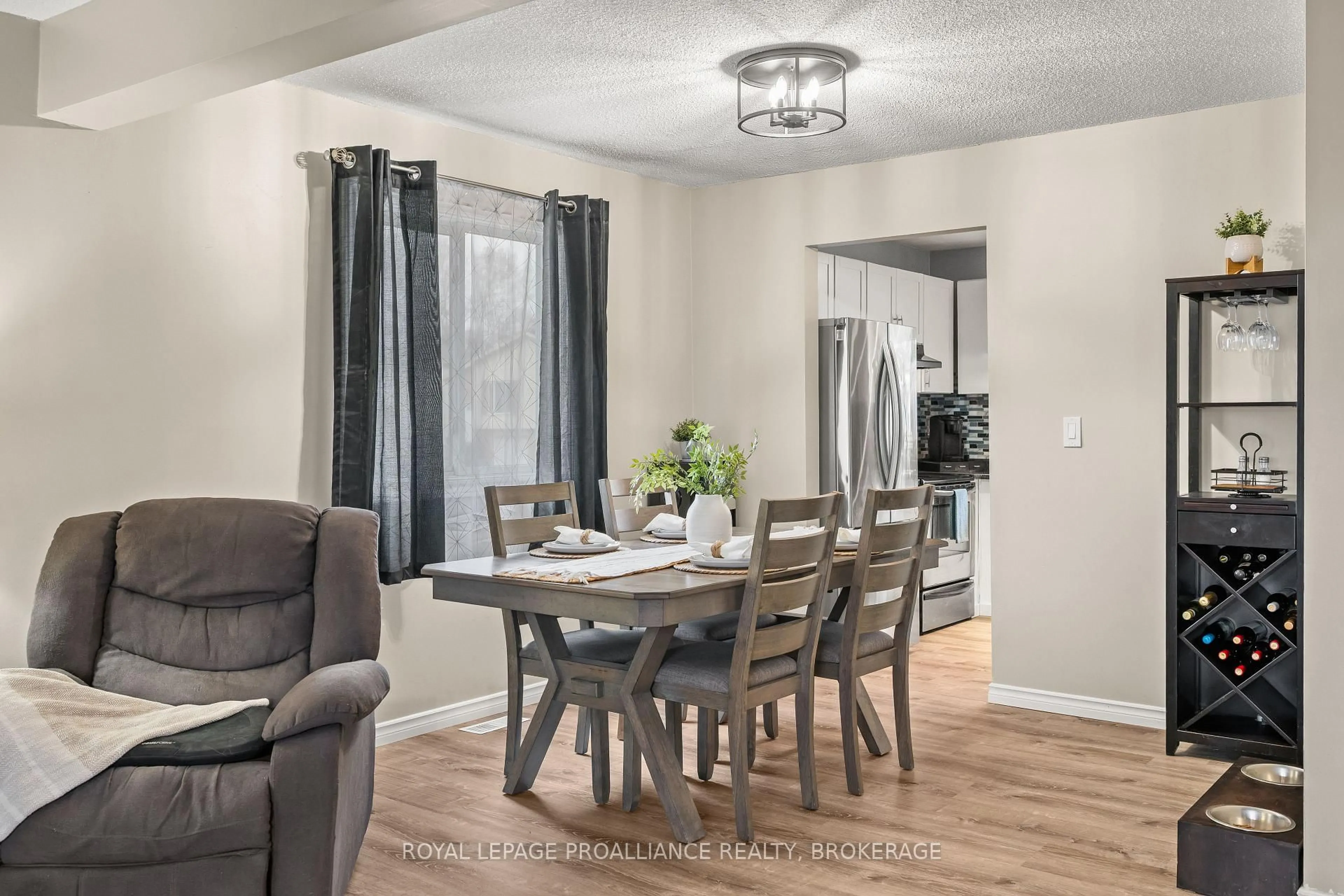 Dining room, wood/laminate floor for 884 Larchwood Cres, Kingston Ontario K7P 2P7