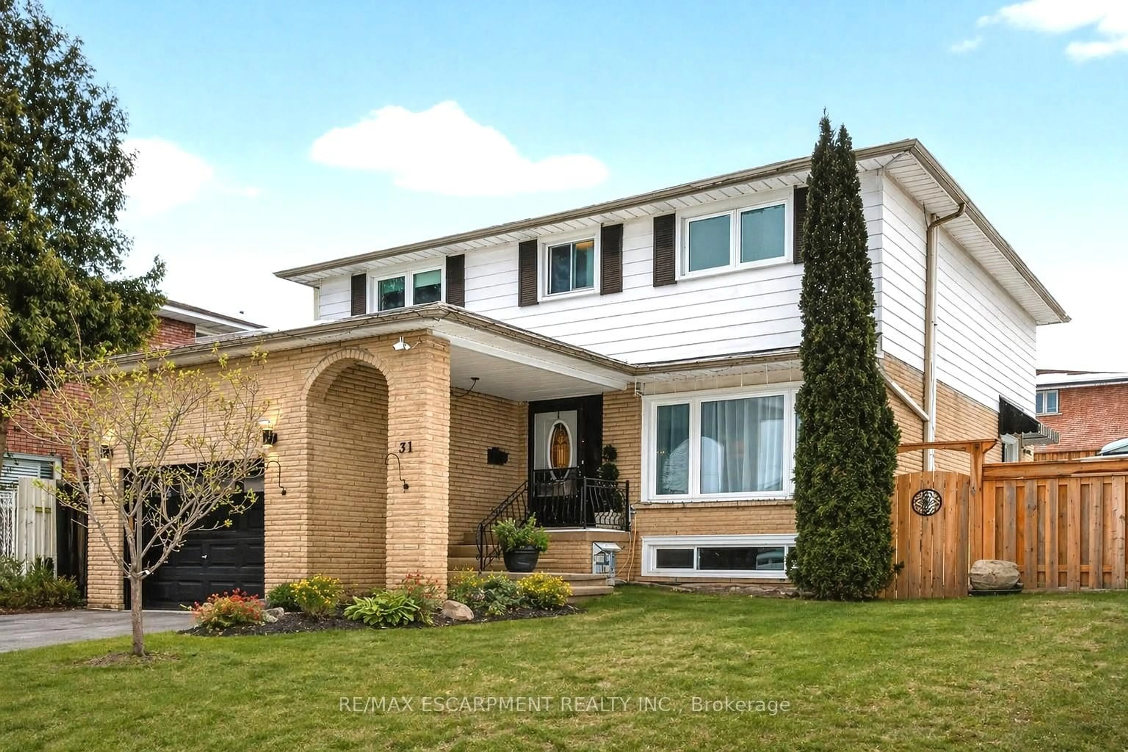 Home with brick exterior material, street for 31 Maynard St, Hamilton Ontario L9B 1R9