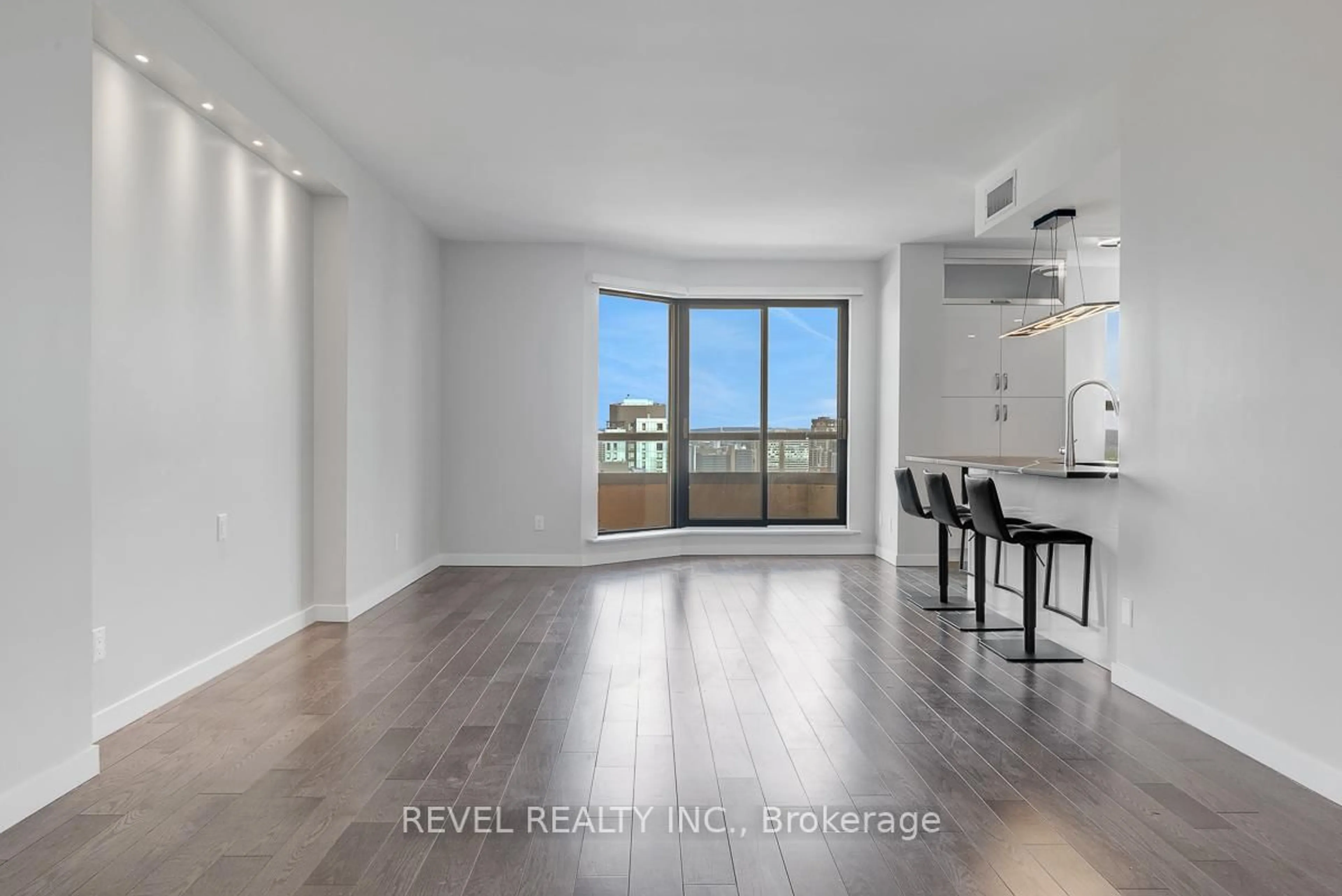 A pic of a room for 556 Laurier Ave #2101, Ottawa Ontario K1R 7X2
