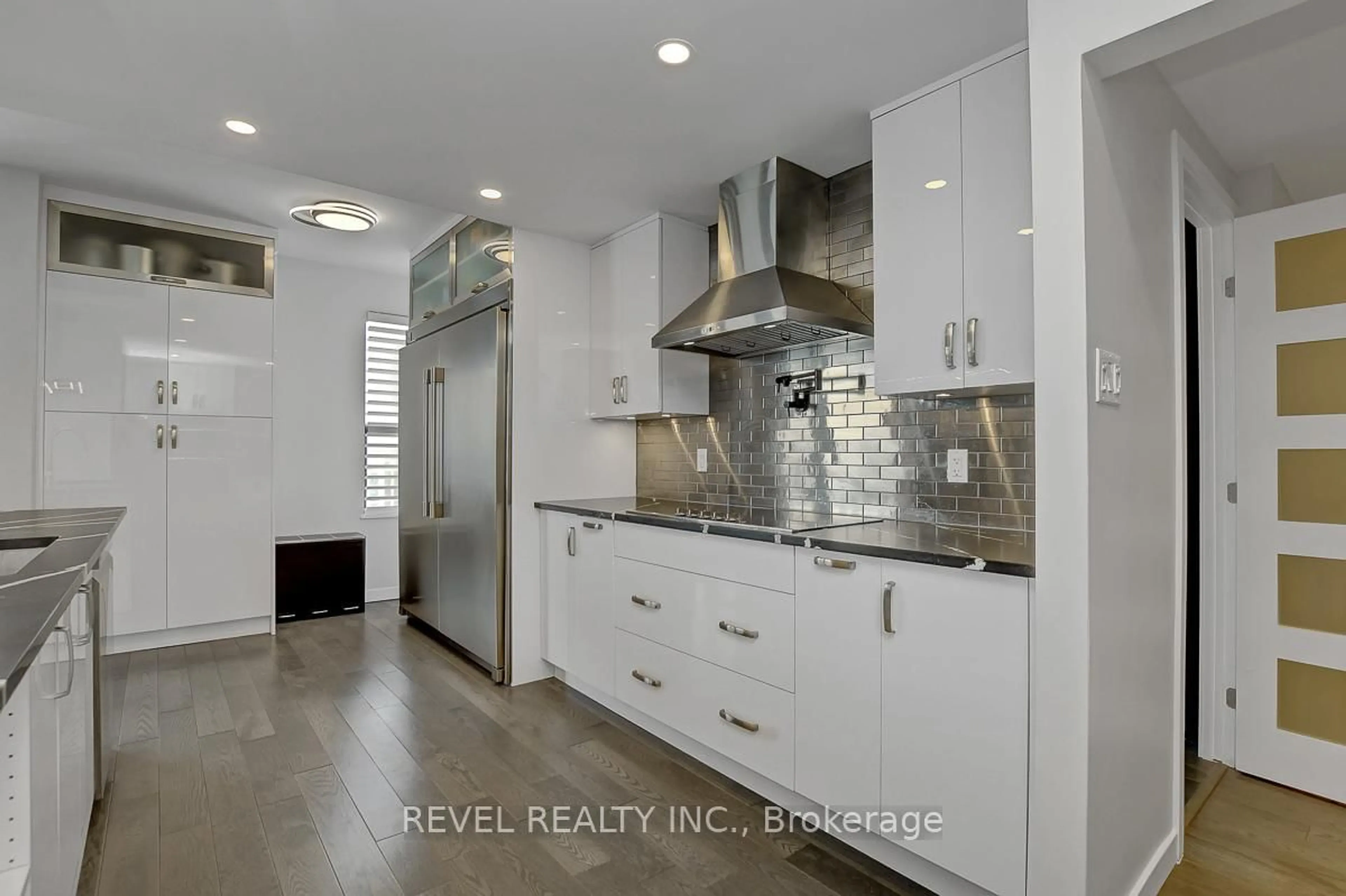 Contemporary kitchen, ceramic/tile floor for 556 Laurier Ave #2101, Ottawa Ontario K1R 7X2