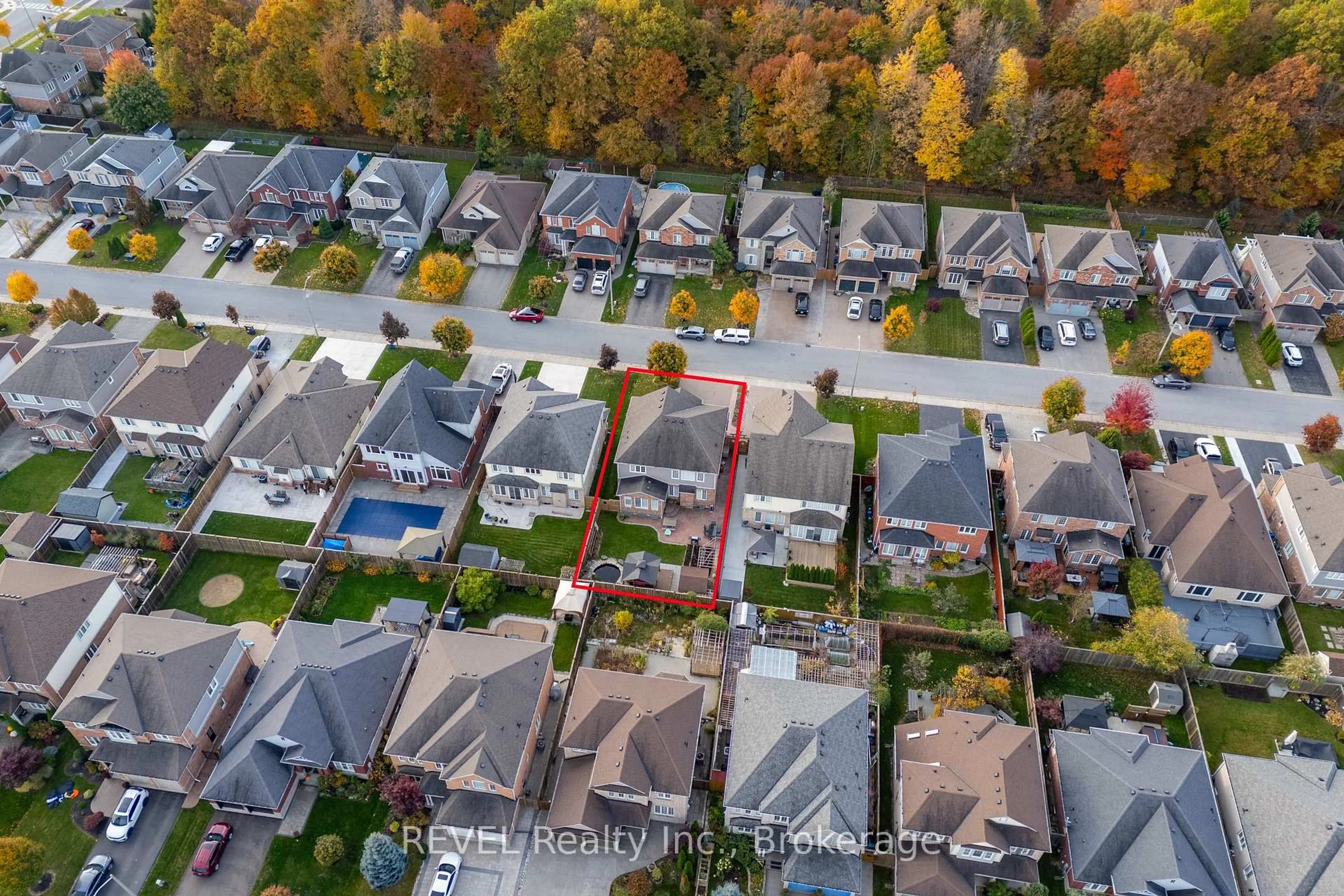 A pic from outside/outdoor area/front of a property/back of a property/a pic from drone, street for 8892 KUDLAC St, Niagara Falls Ontario L2H 0C5