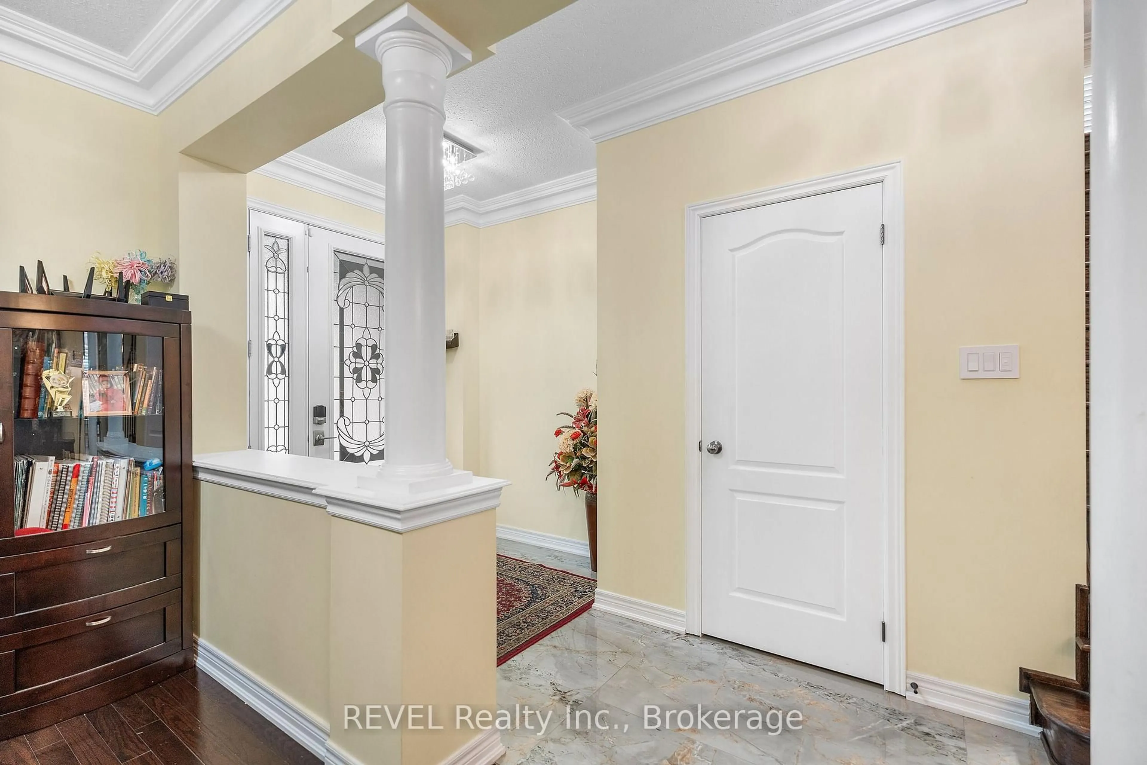 Indoor entryway for 8892 KUDLAC St, Niagara Falls Ontario L2H 0C5