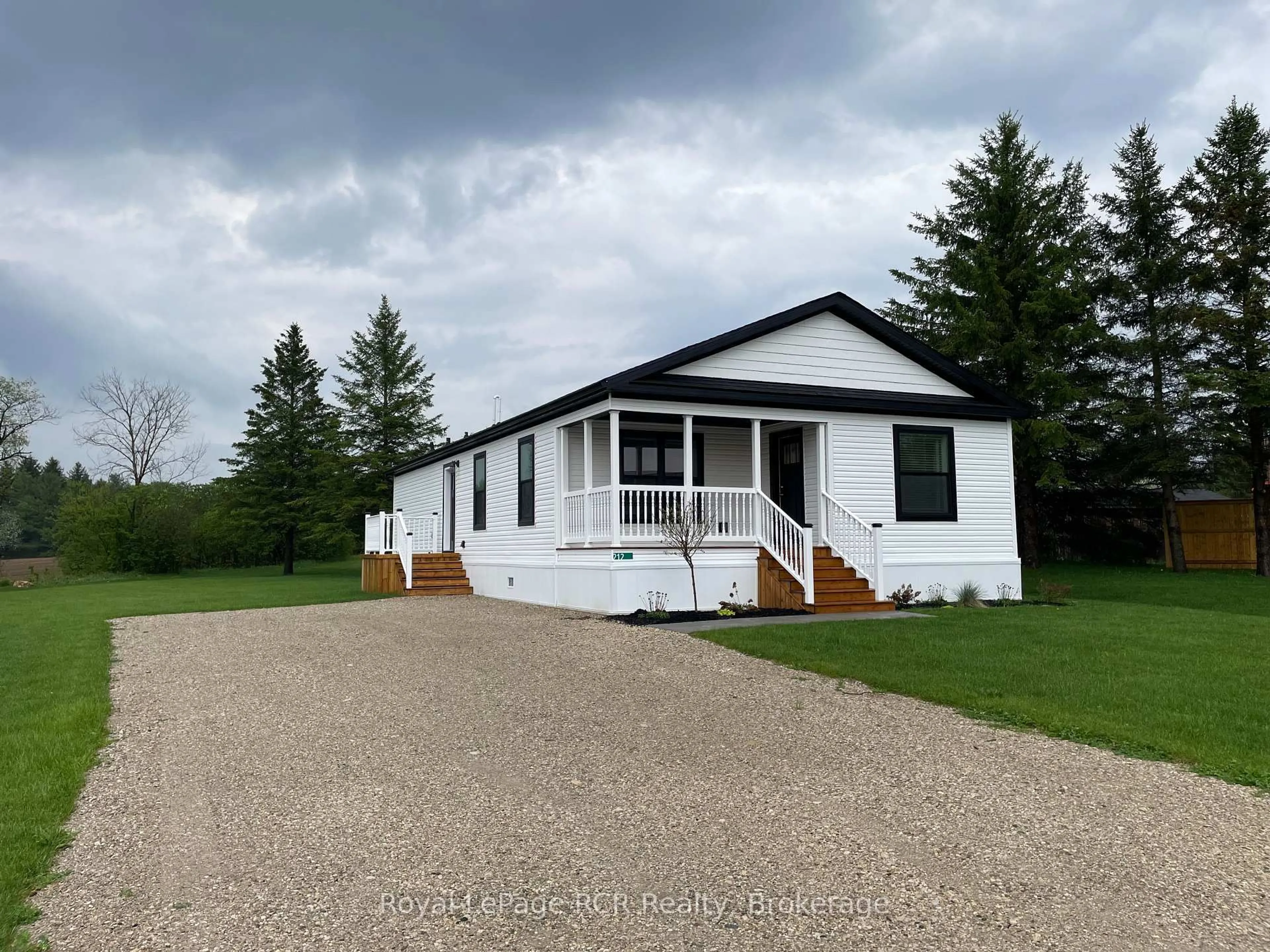 Home with vinyl exterior material, unknown for 212 Spruce Dr, West Grey Ontario N4N 3B8