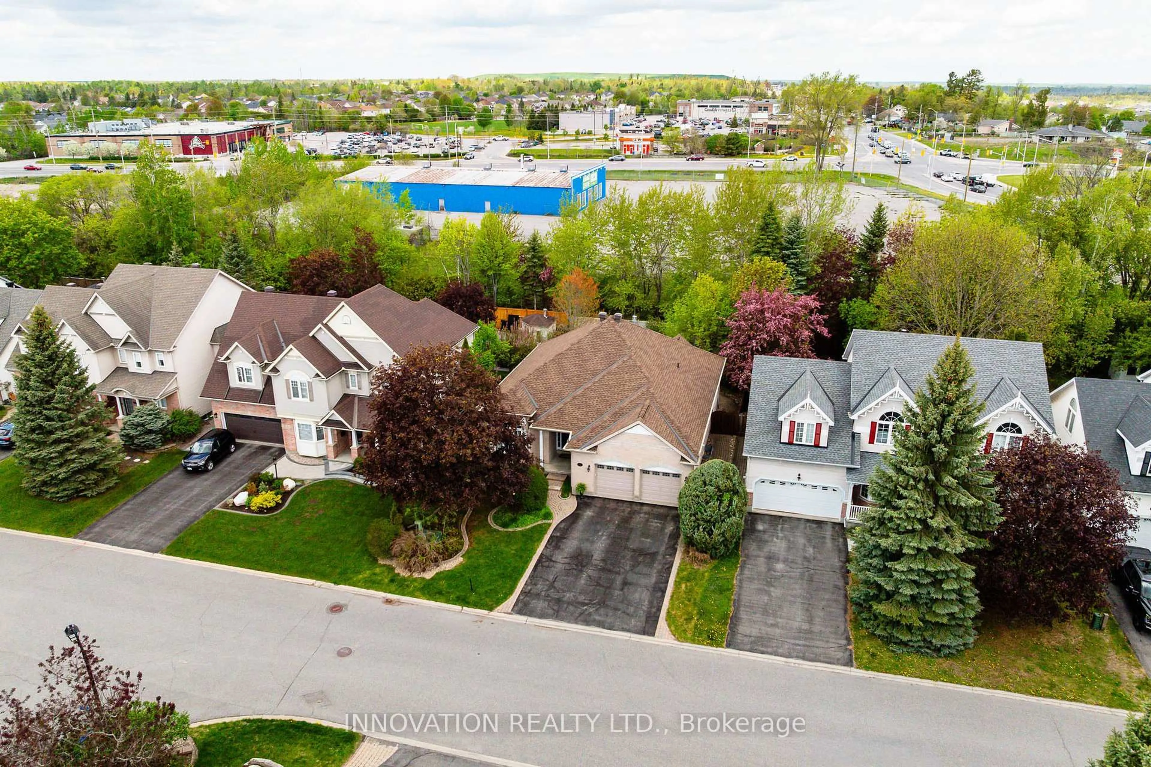 A pic from outside/outdoor area/front of a property/back of a property/a pic from drone, street for 25 Kyle Ave, Stittsville Ontario K2S 1G9