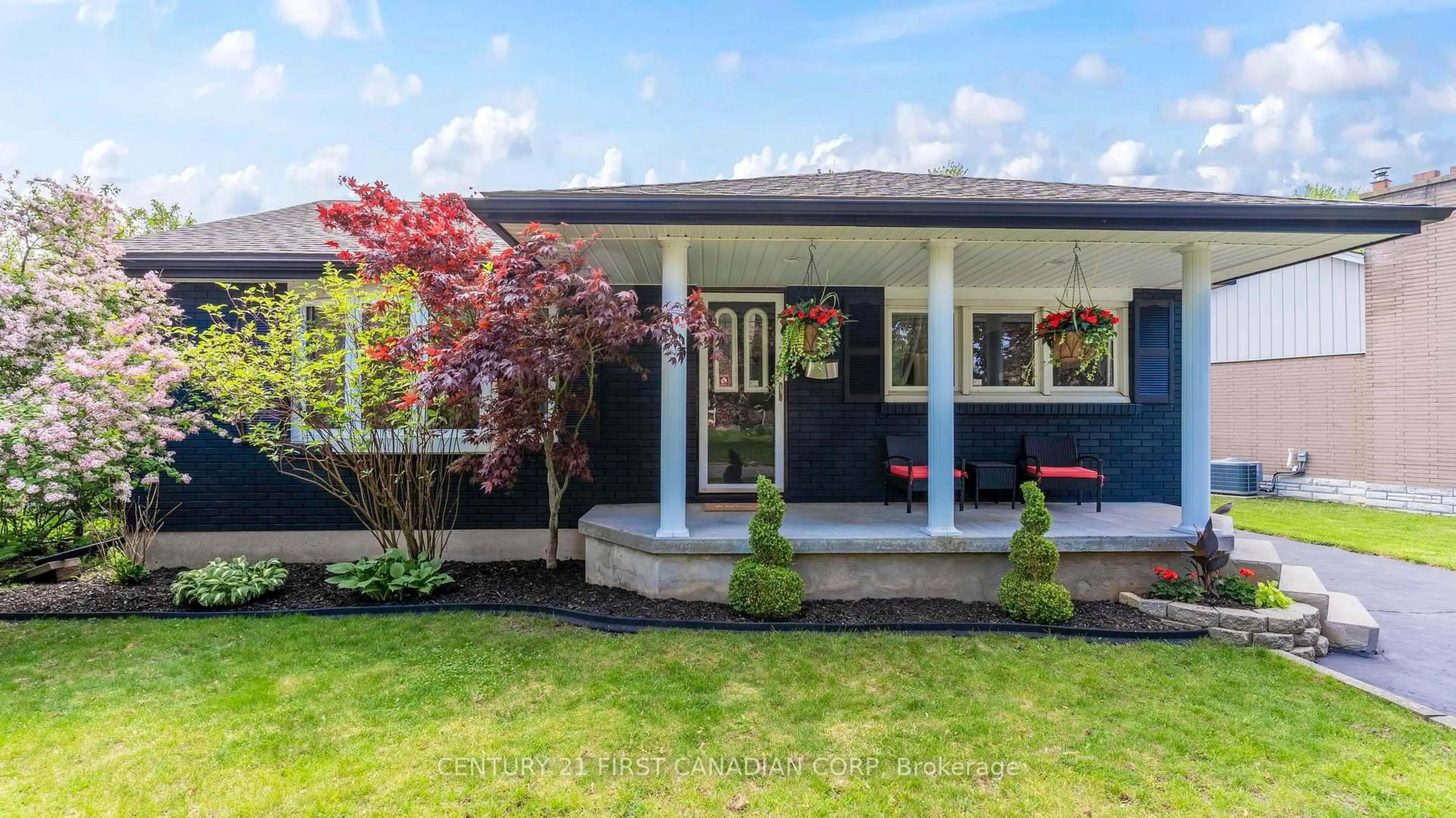 Home with vinyl exterior material, street for 85 Algonquin Cres, London East Ontario N5W 1N3