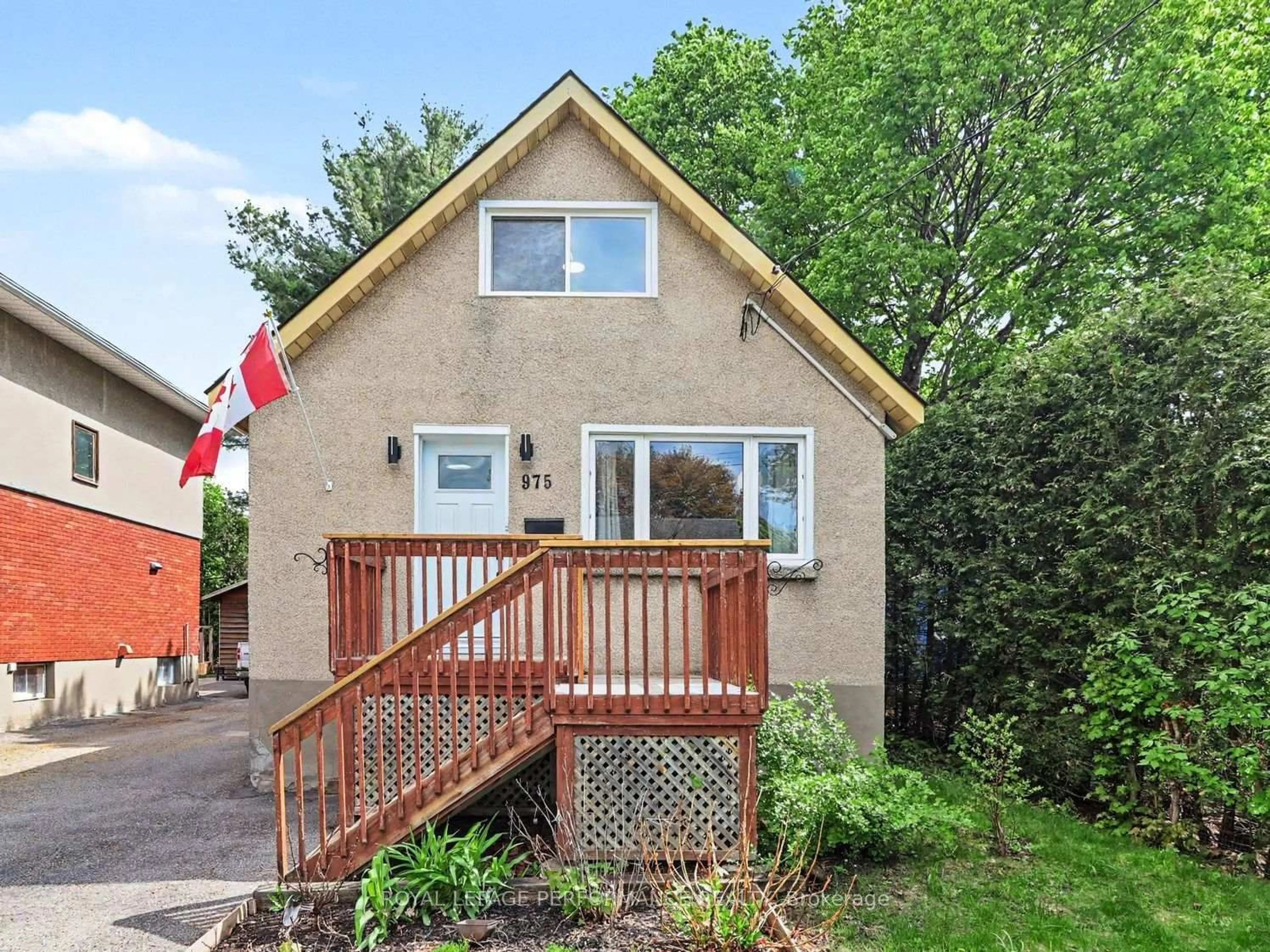 Unknown for 975 Sheridan Ave, Ottawa Ontario K1Z 6M4
