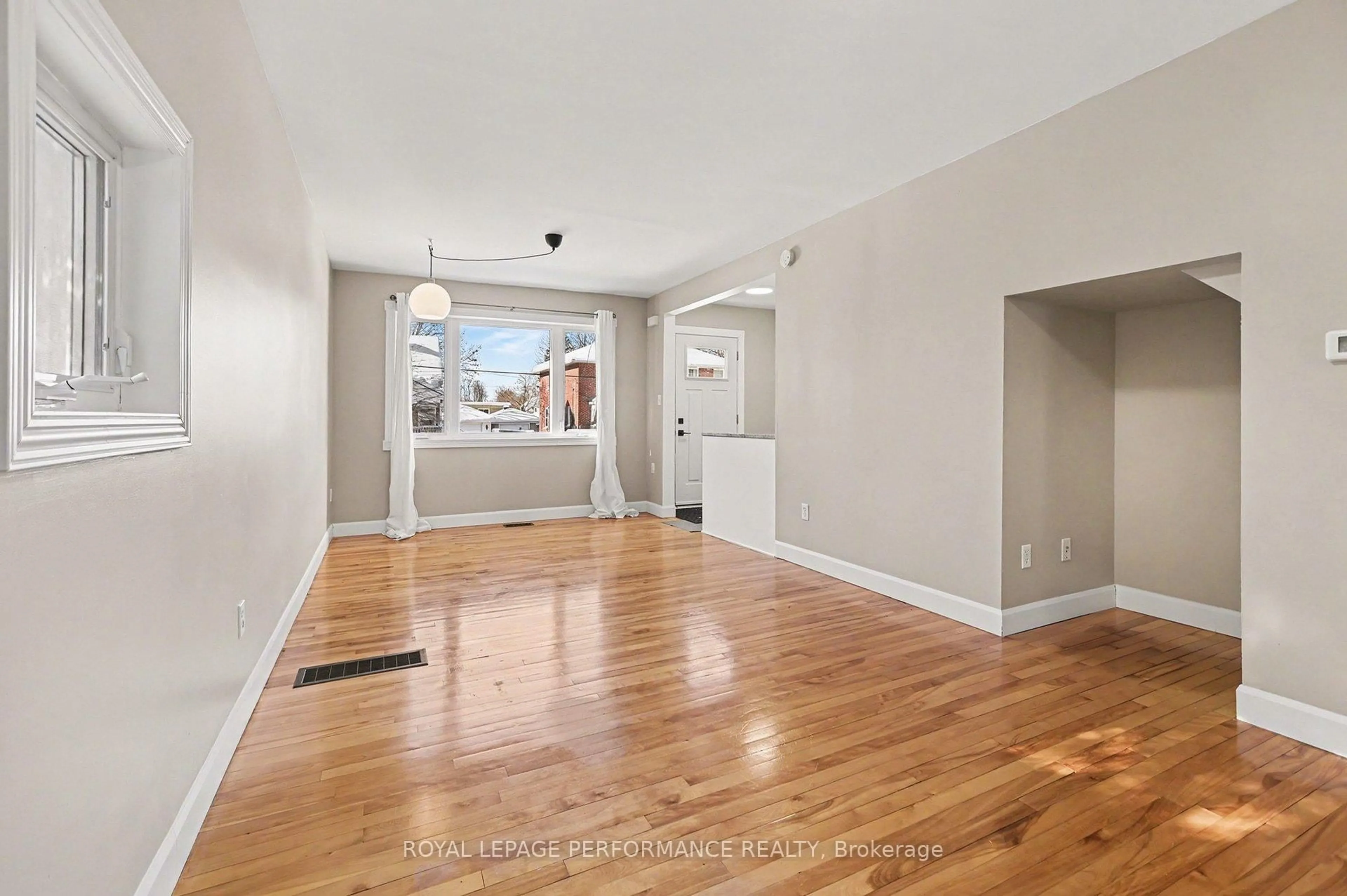 A pic of a room for 975 Sheridan Ave, Ottawa Ontario K1Z 6M4