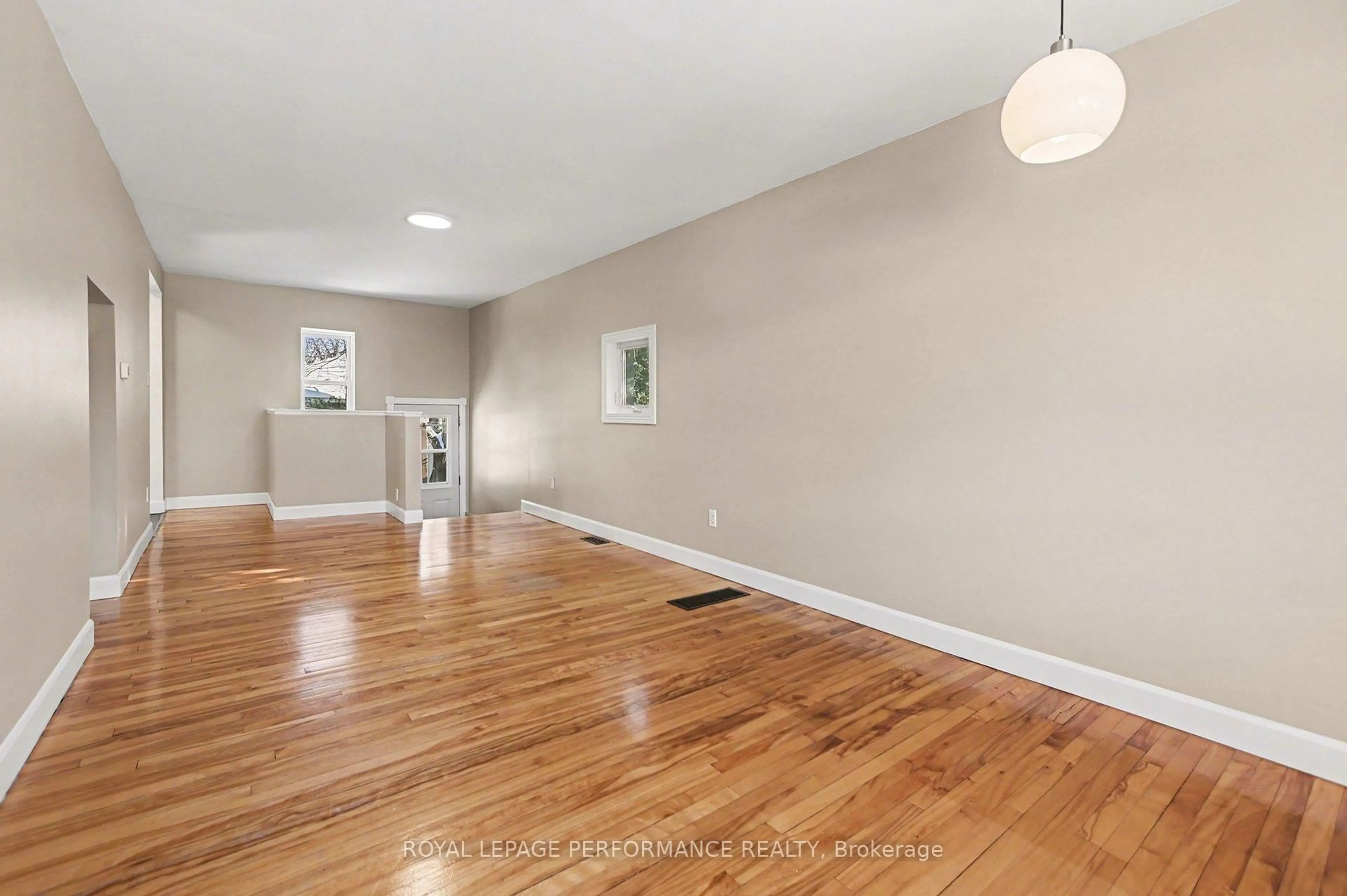A pic of a room for 975 Sheridan Ave, Ottawa Ontario K1Z 6M4