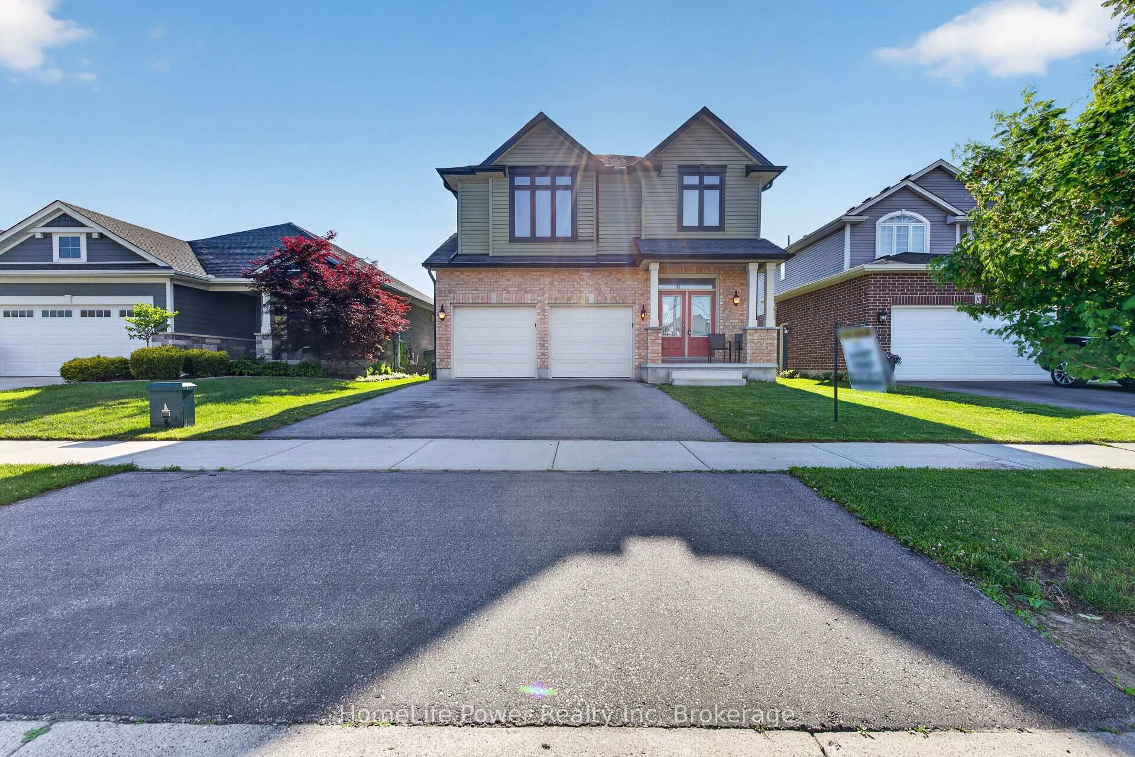 A pic from outside/outdoor area/front of a property/back of a property/a pic from drone, street for 32 Ashberry Pl, St. Thomas Ontario N5R 0H7