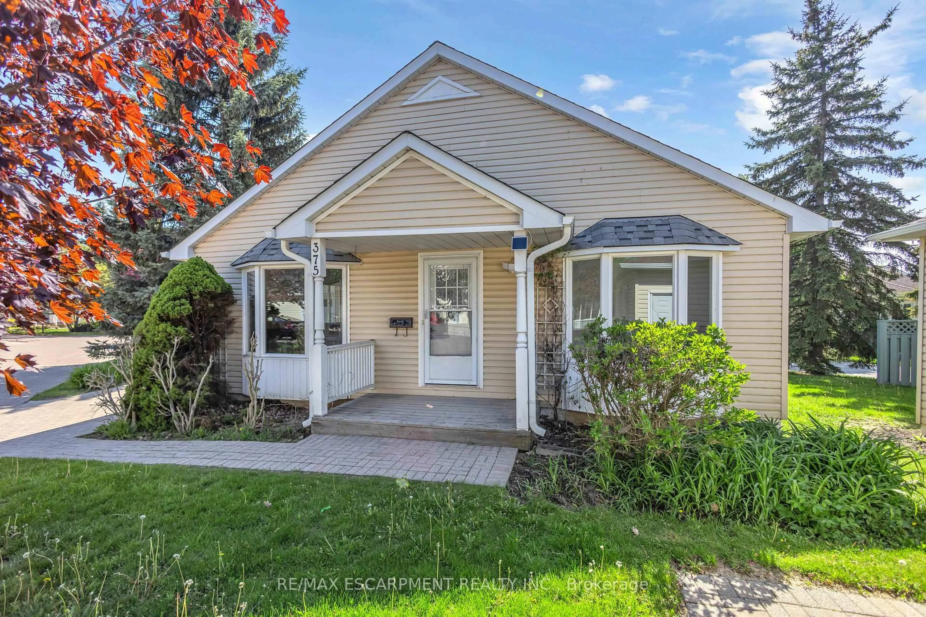 Home with vinyl exterior material, street for 375 Silverbirch Blvd, Hamilton Ontario L0R 1W0