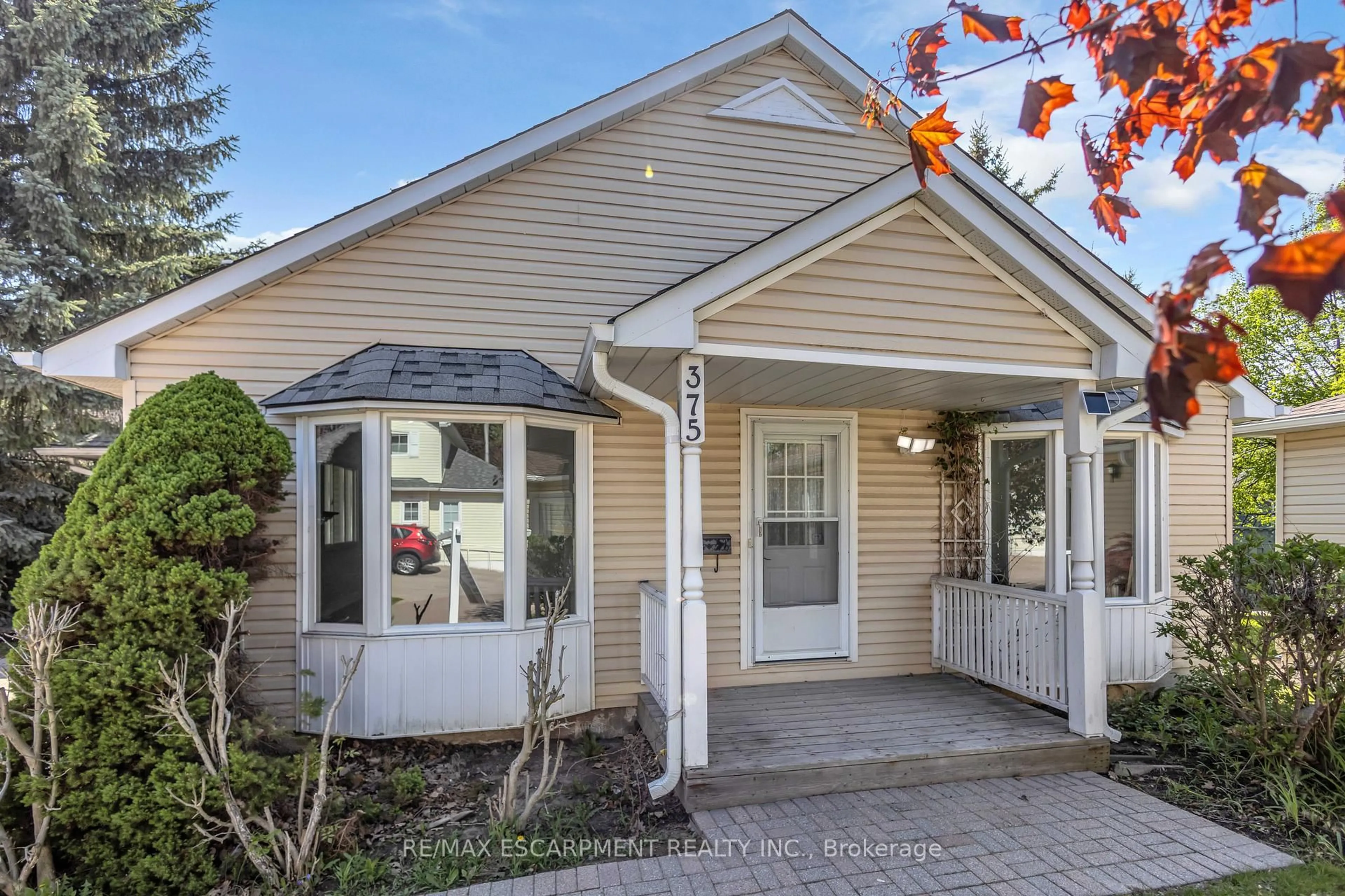 Home with vinyl exterior material, street for 375 Silverbirch Blvd, Hamilton Ontario L0R 1W0