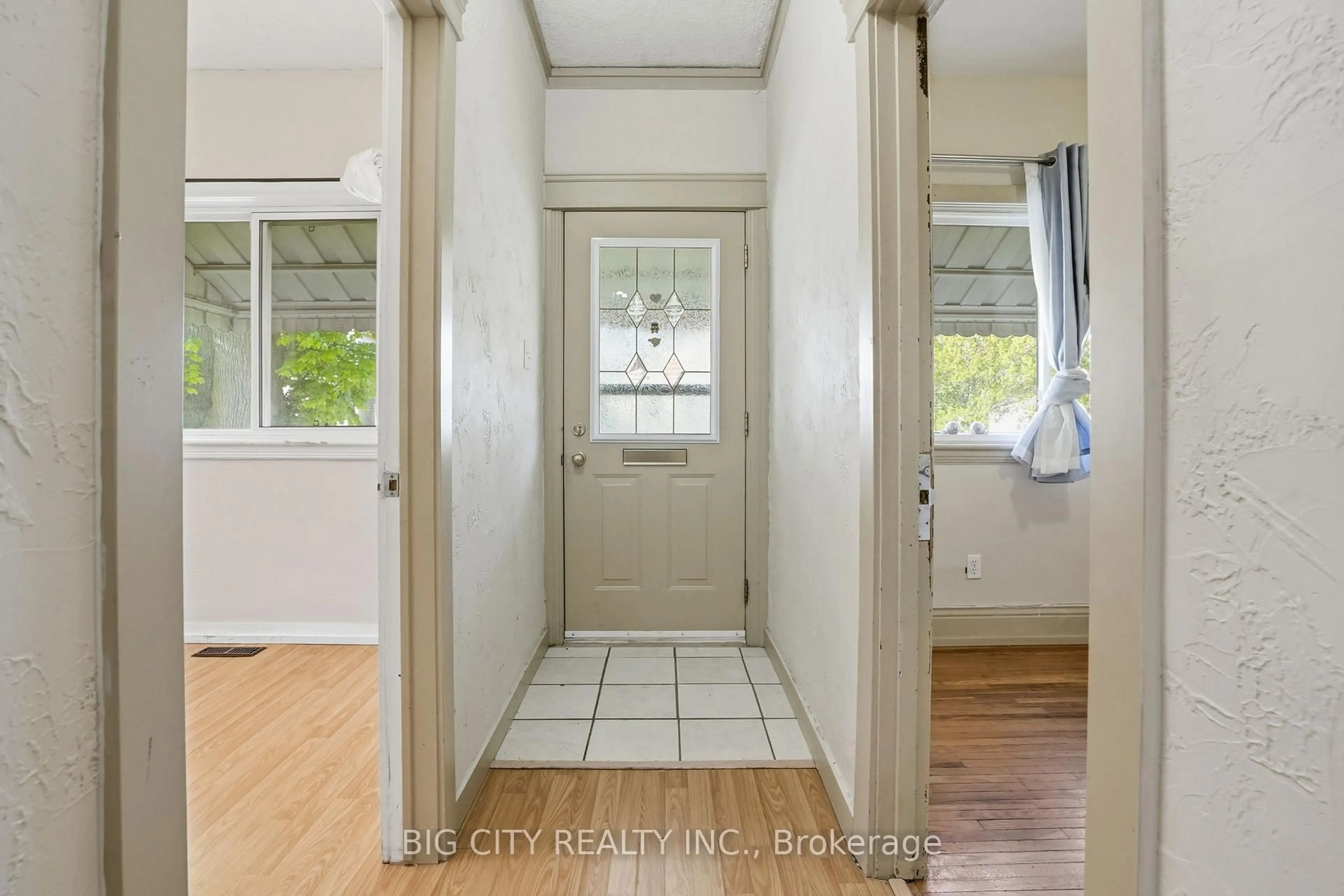 Indoor entryway for 56 Holmes Ave, Hamilton Ontario L8S 2K6