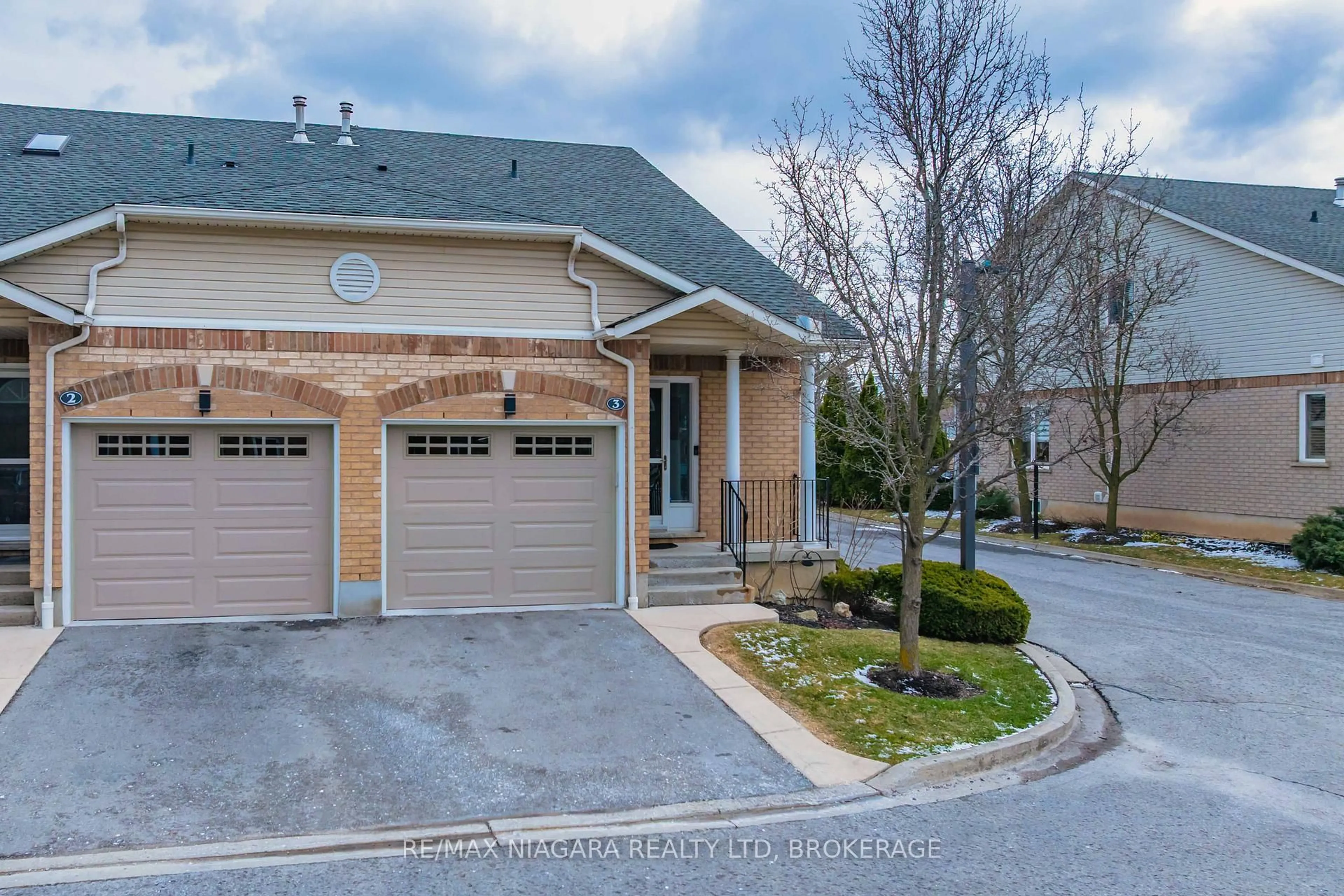 Unknown for 53 BUNTING Rd #3, St. Catharines Ontario L2P 3Y6