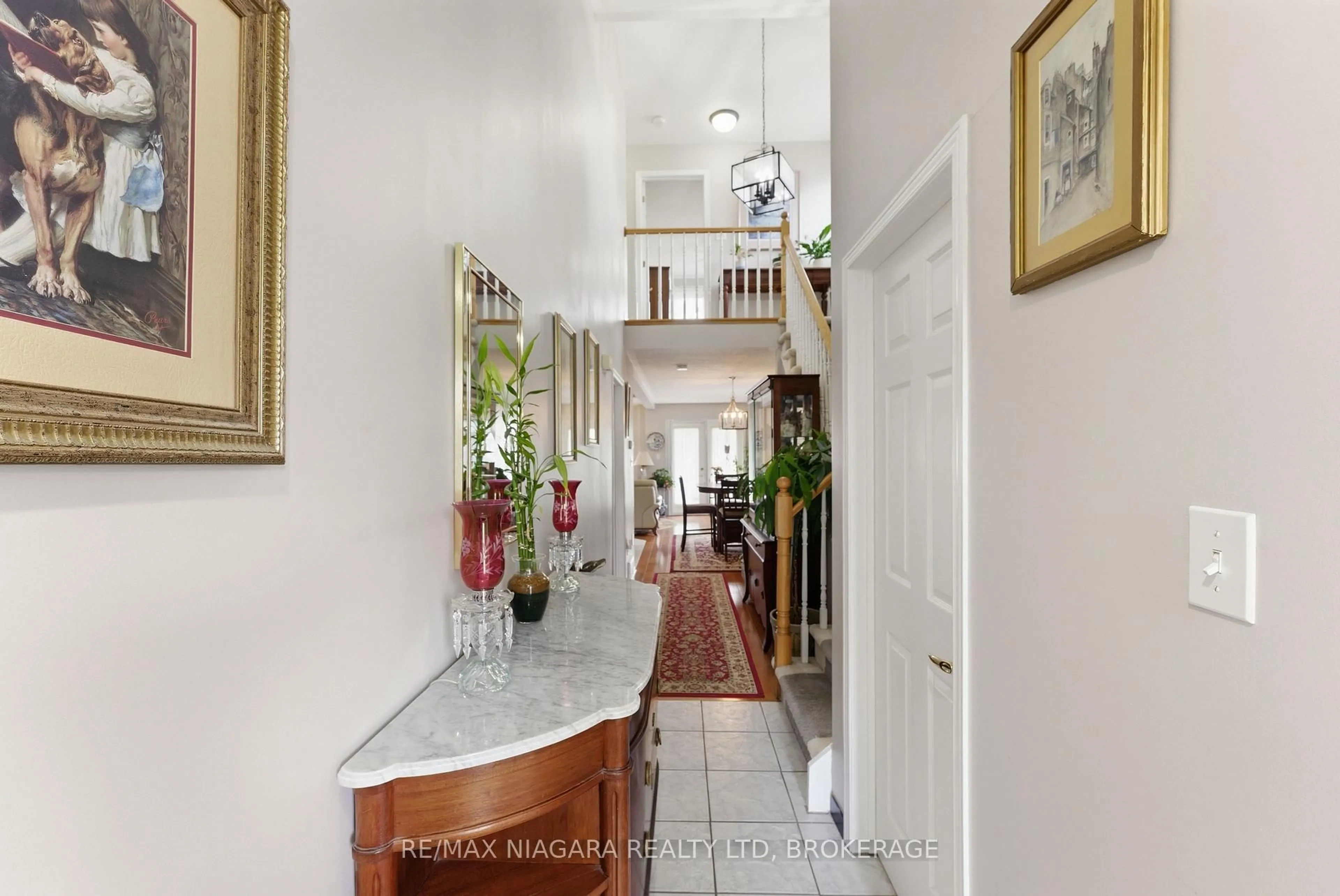 Indoor entryway for 53 BUNTING Rd #3, St. Catharines Ontario L2P 3Y6